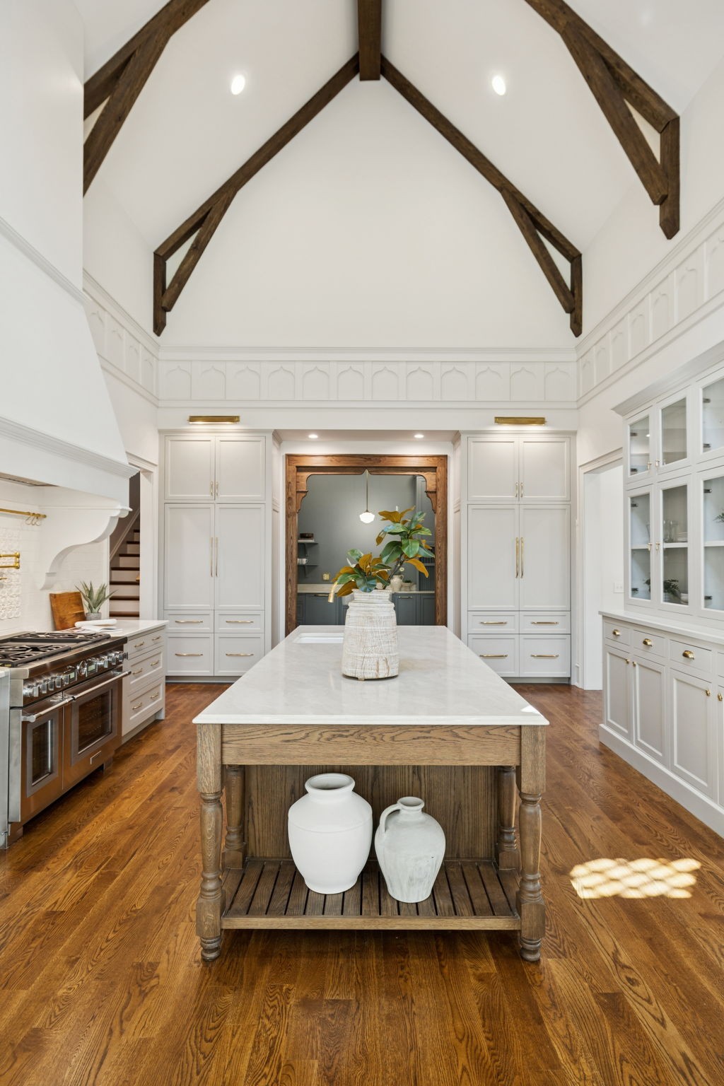 391 The Lady of the Lake Ln