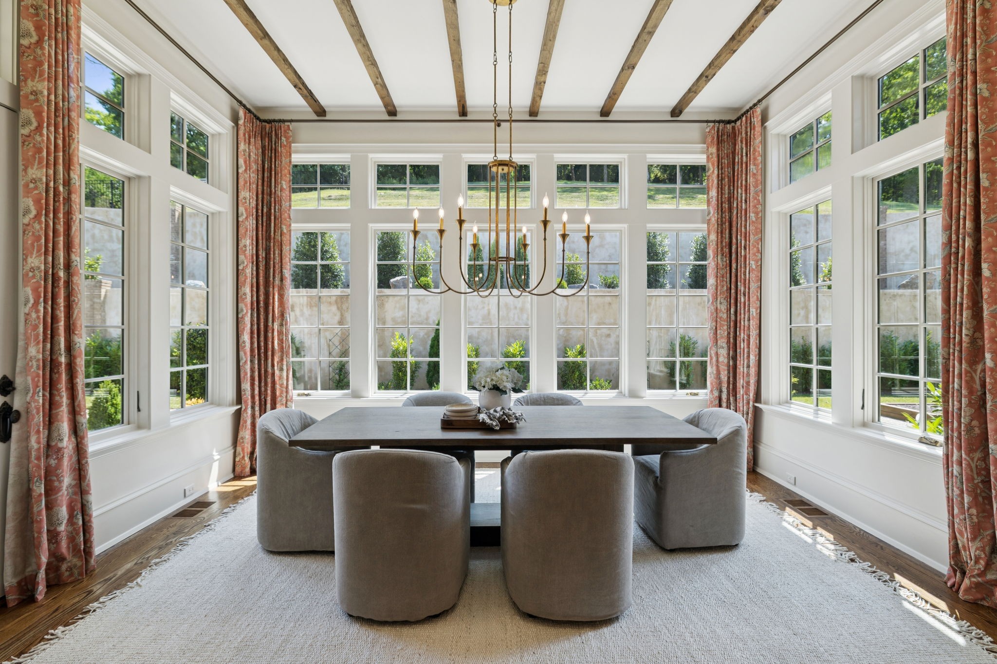 391 The Lady of the Lake Ln