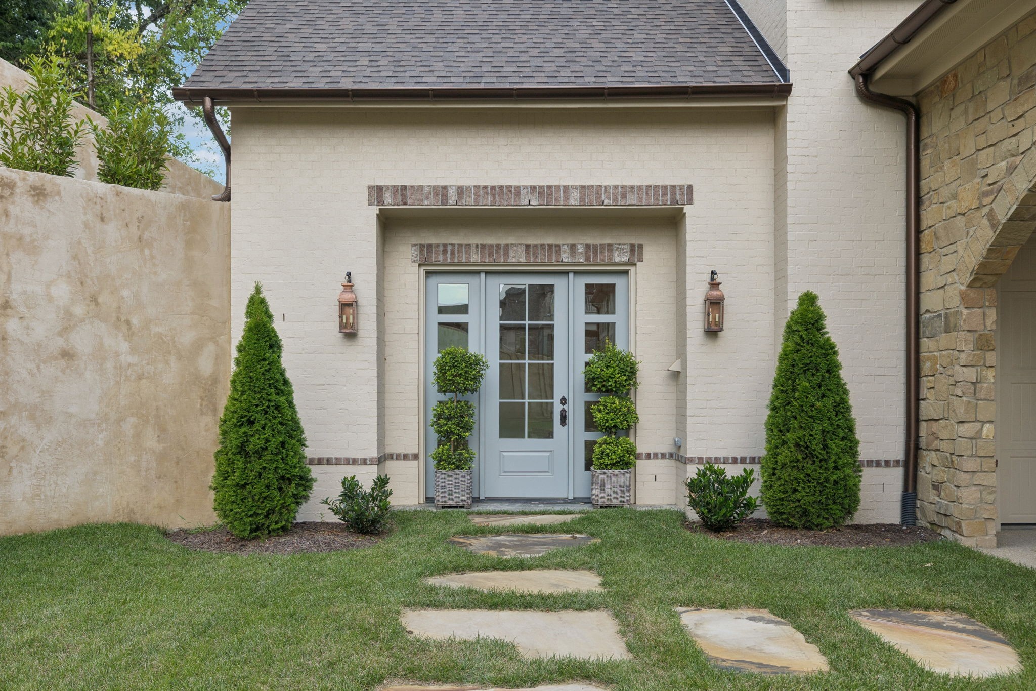 391 The Lady of the Lake Ln