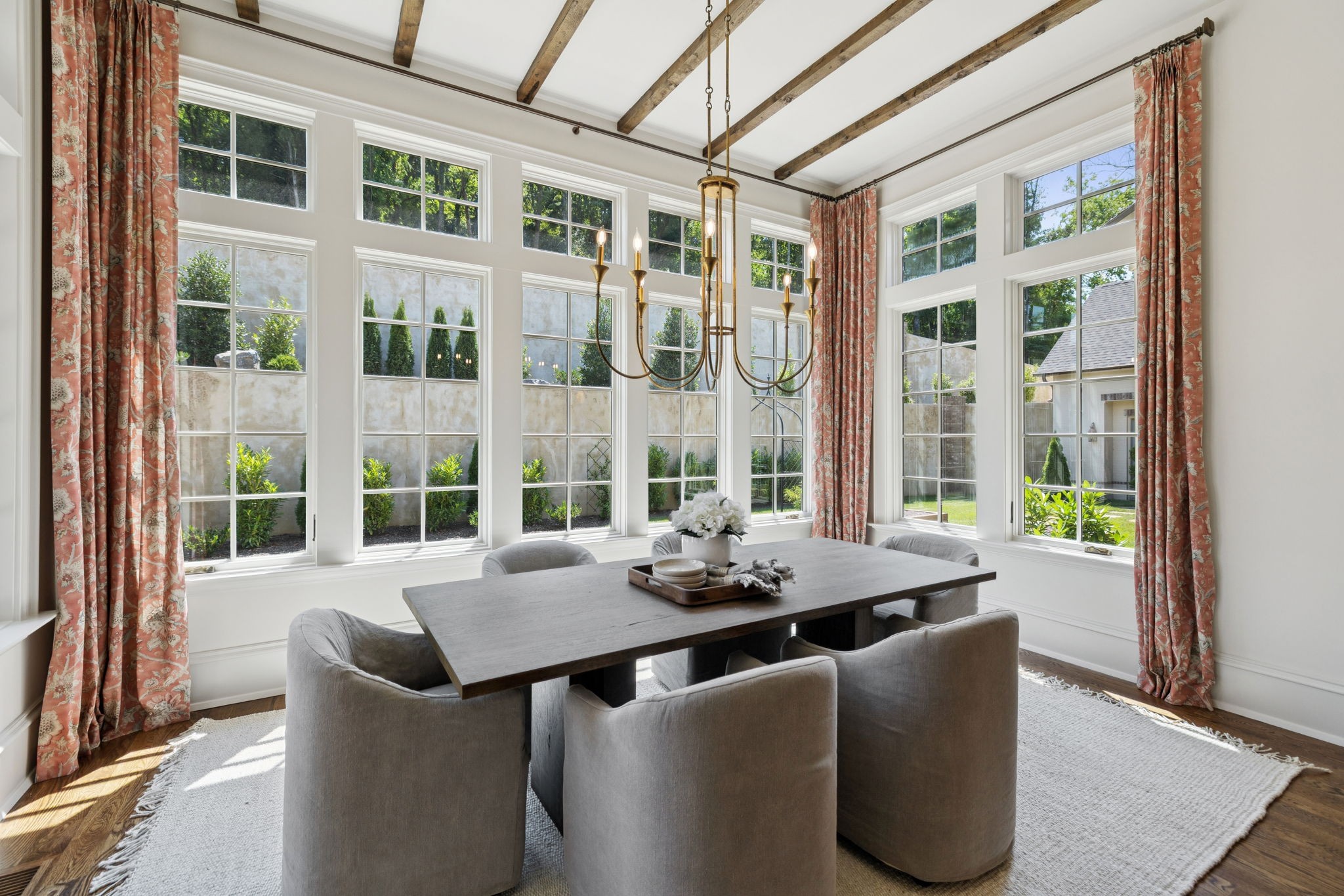 391 The Lady of the Lake Ln