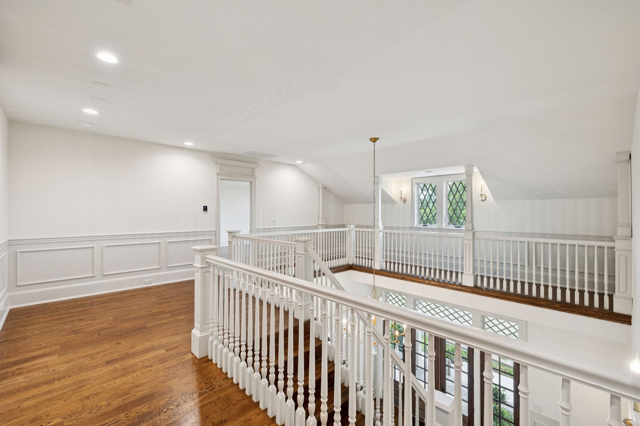 391 The Lady of the Lake Ln