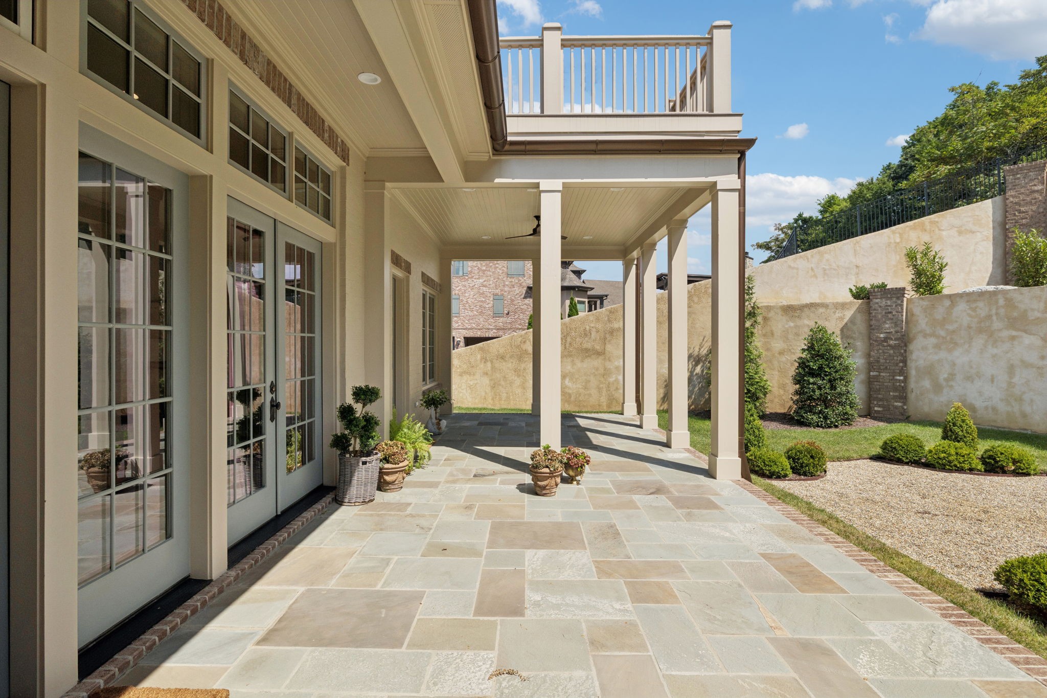 391 The Lady of the Lake Ln