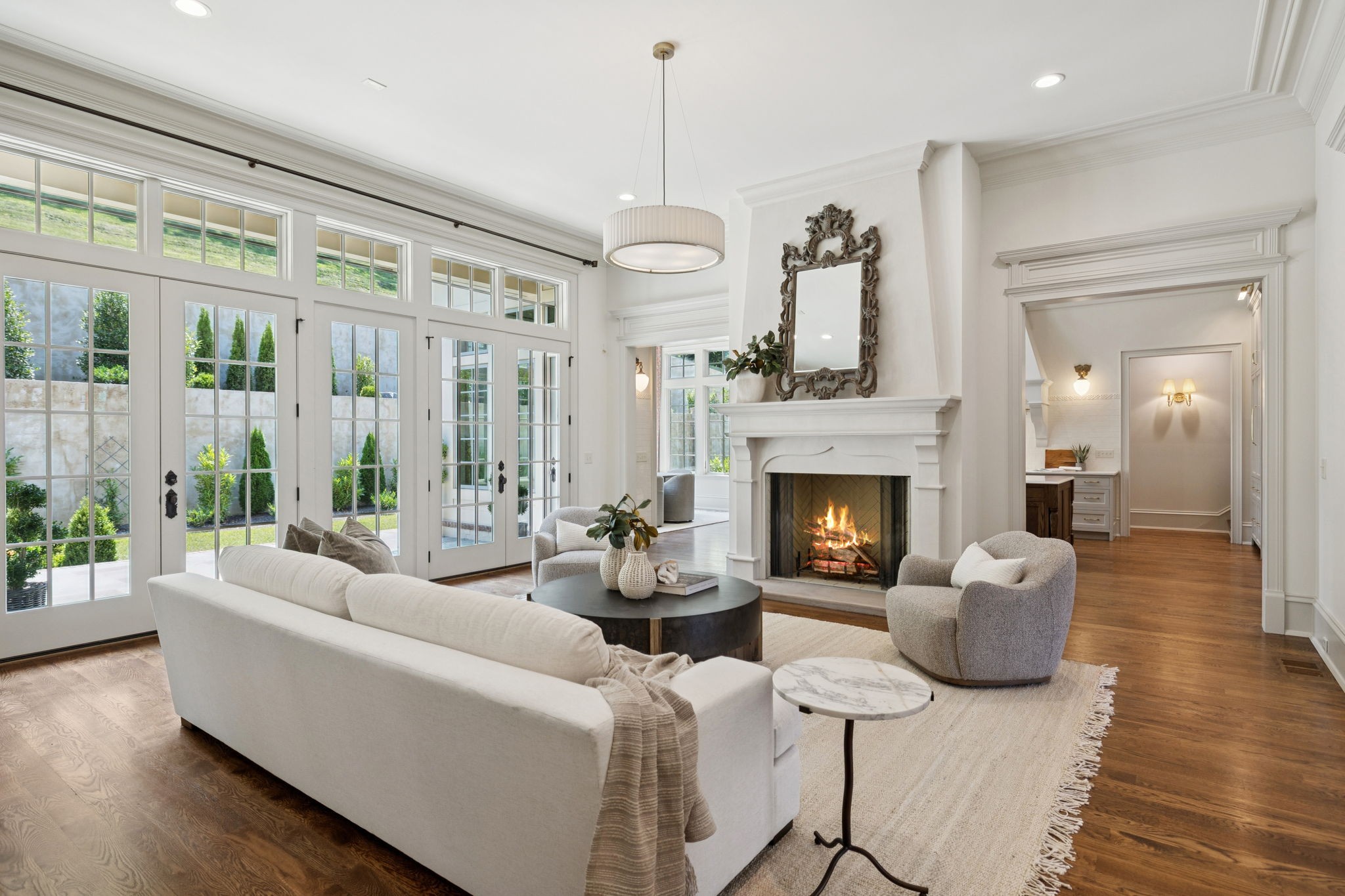 391 The Lady of the Lake Ln