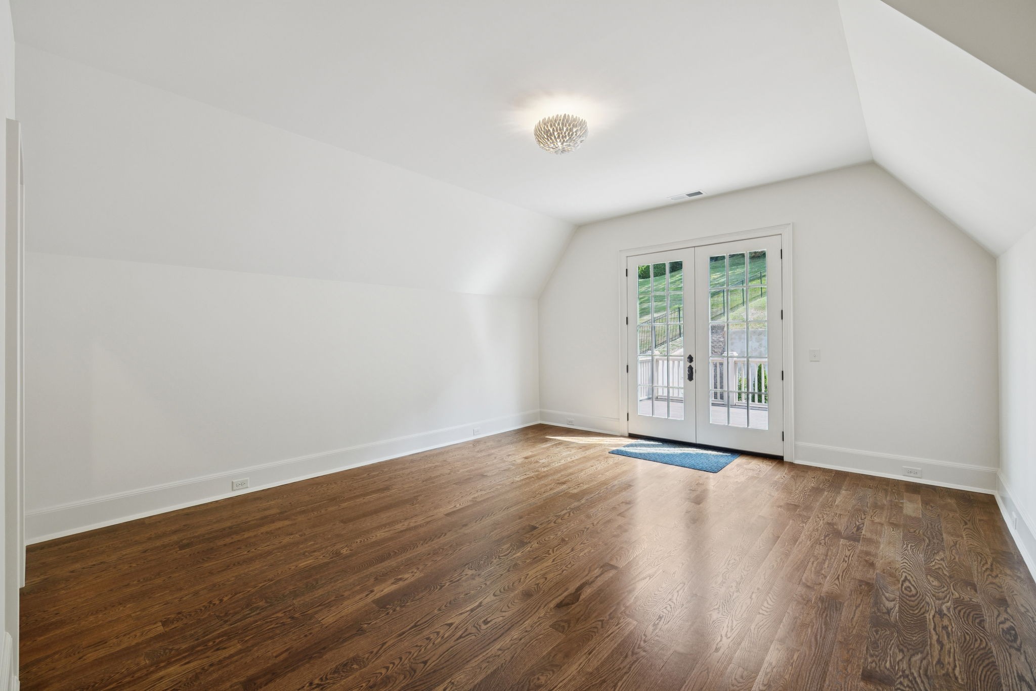 391 The Lady of the Lake Ln