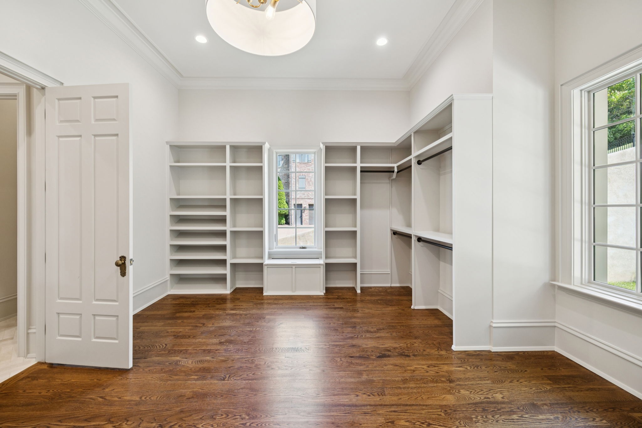 391 The Lady of the Lake Ln