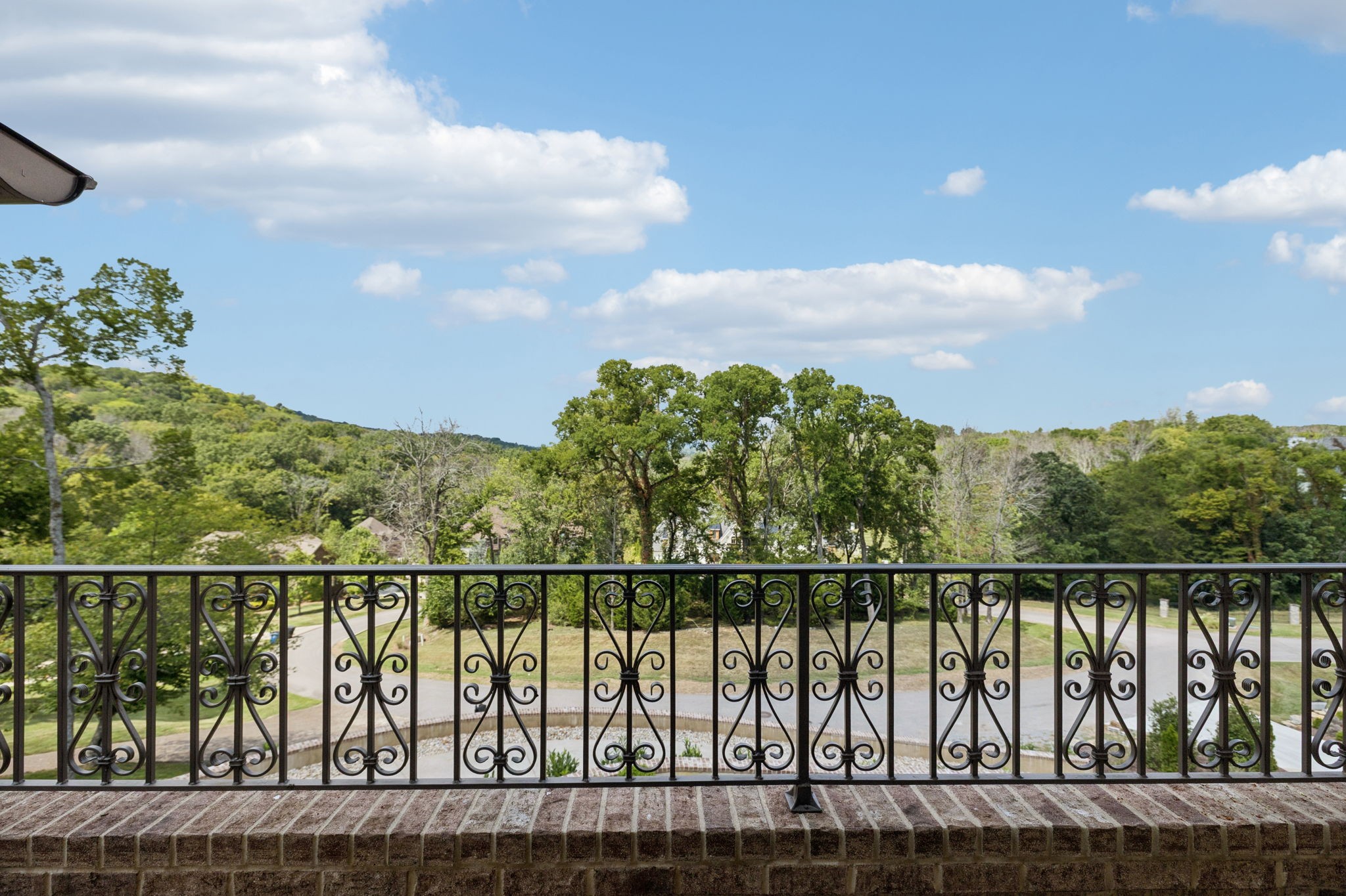 391 The Lady of the Lake Ln