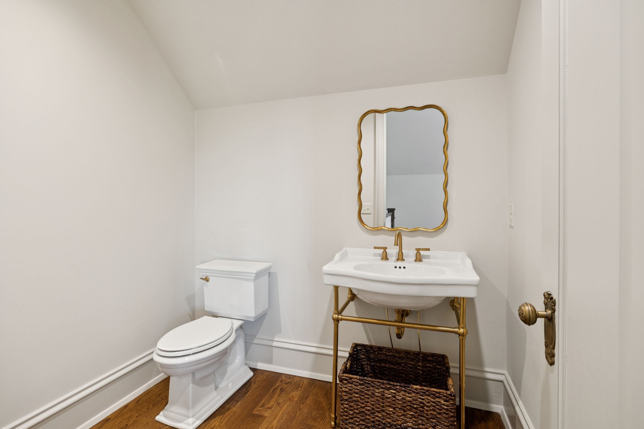 391 The Lady of the Lake Ln