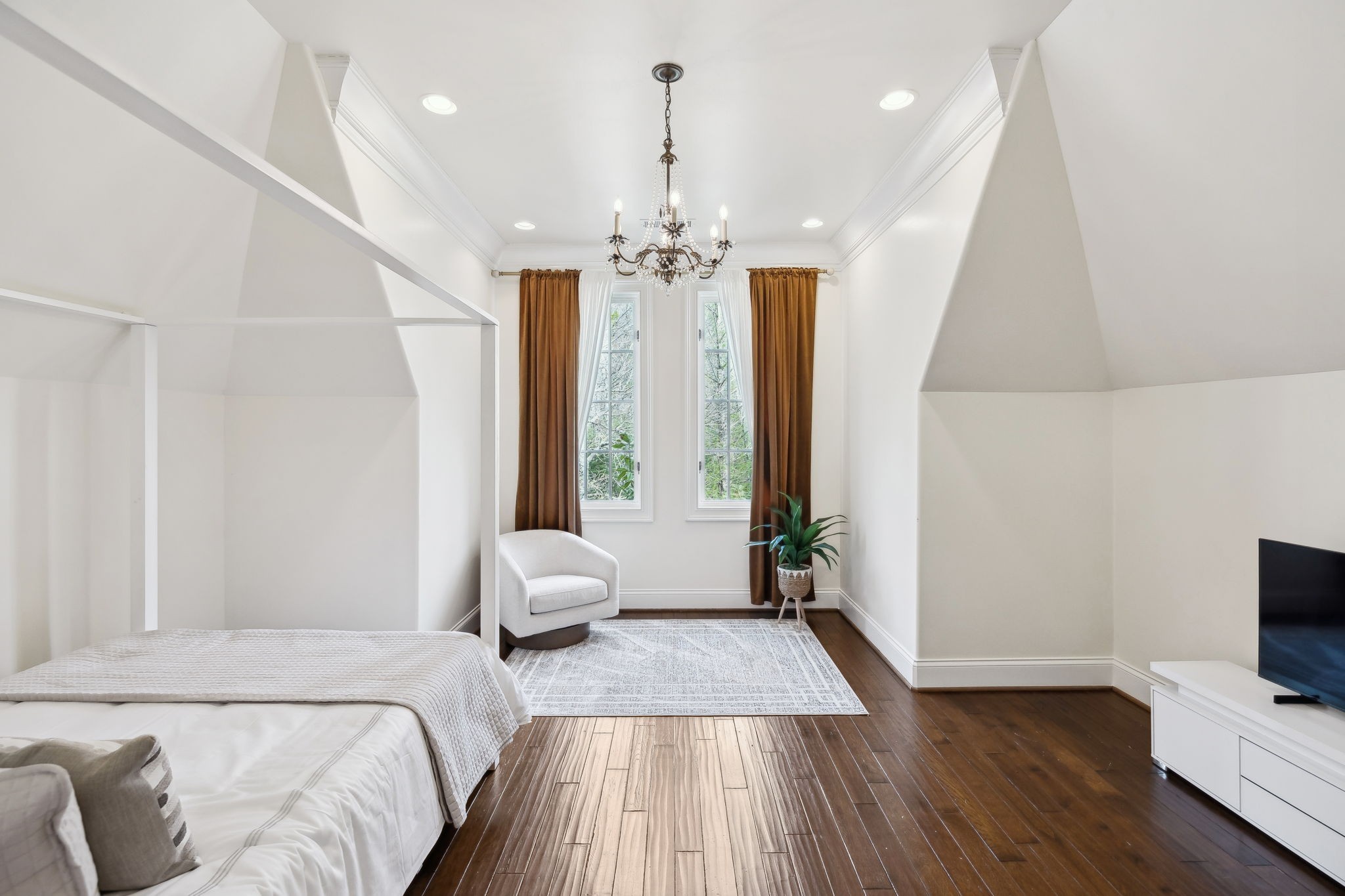 128 Woodward Hills Pl