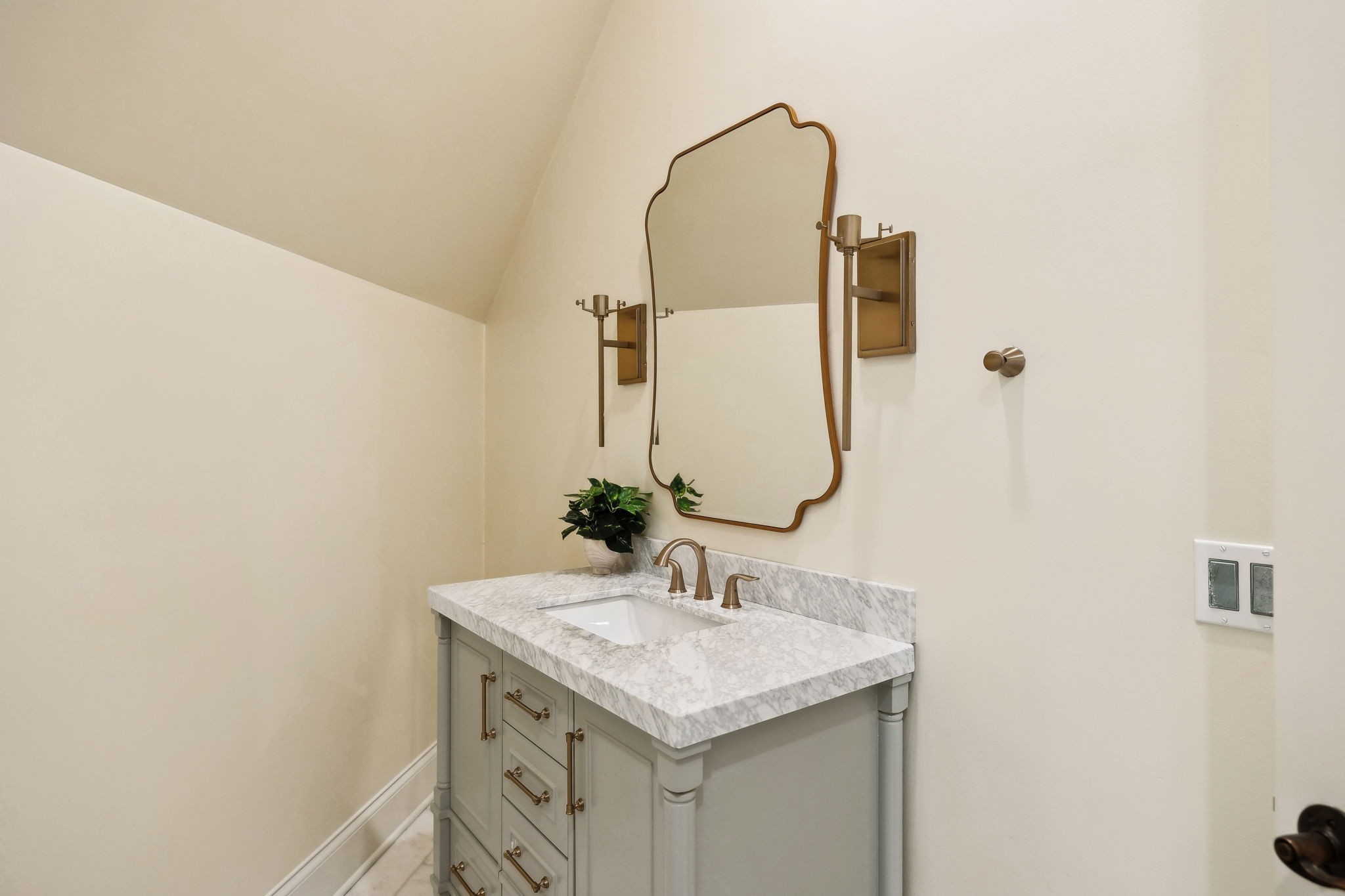 128 Woodward Hills Pl