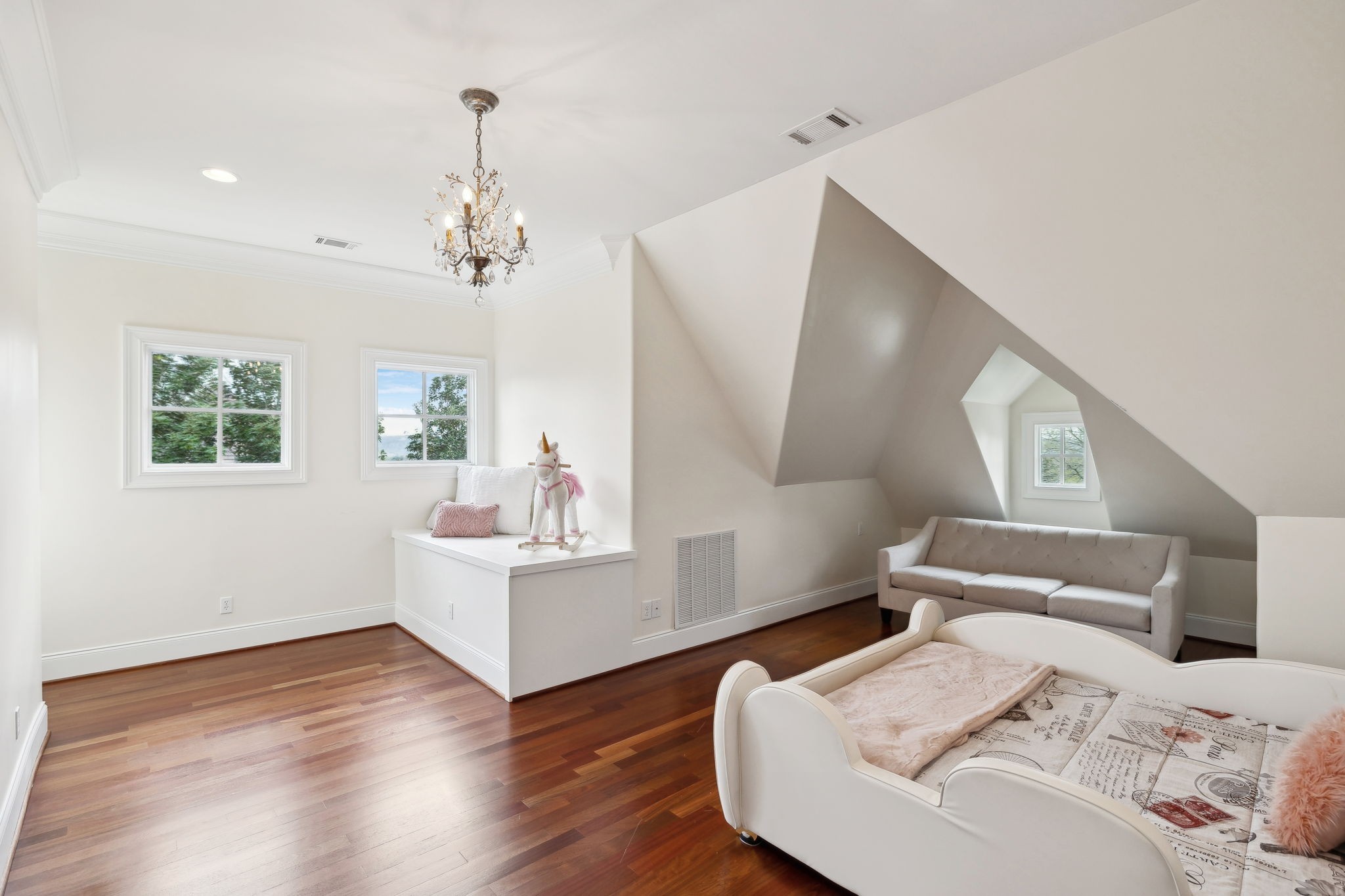 128 Woodward Hills Pl