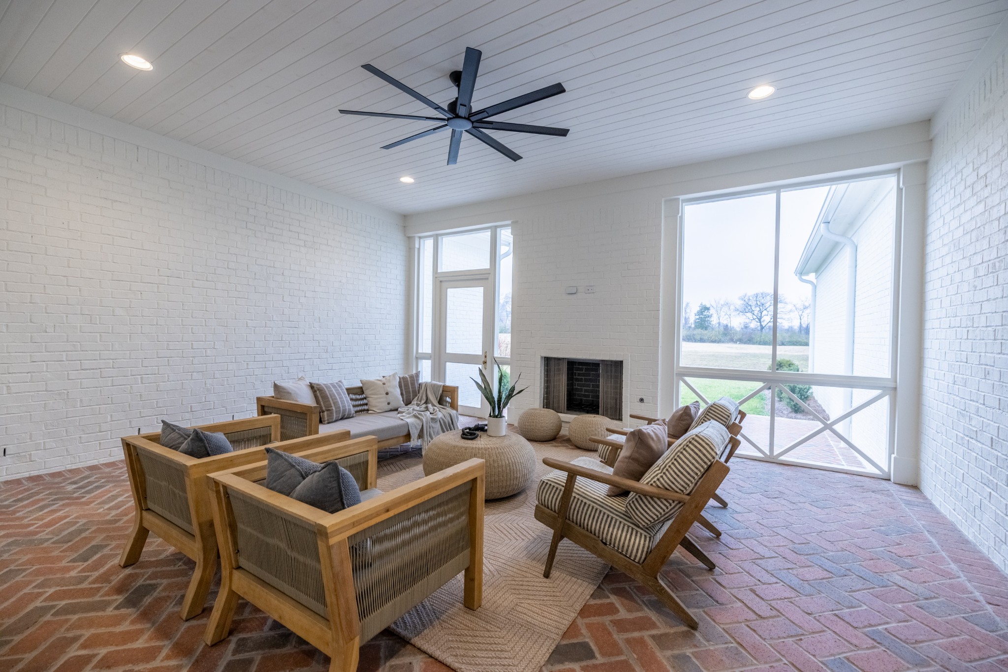 6034 Frazier Park Ln