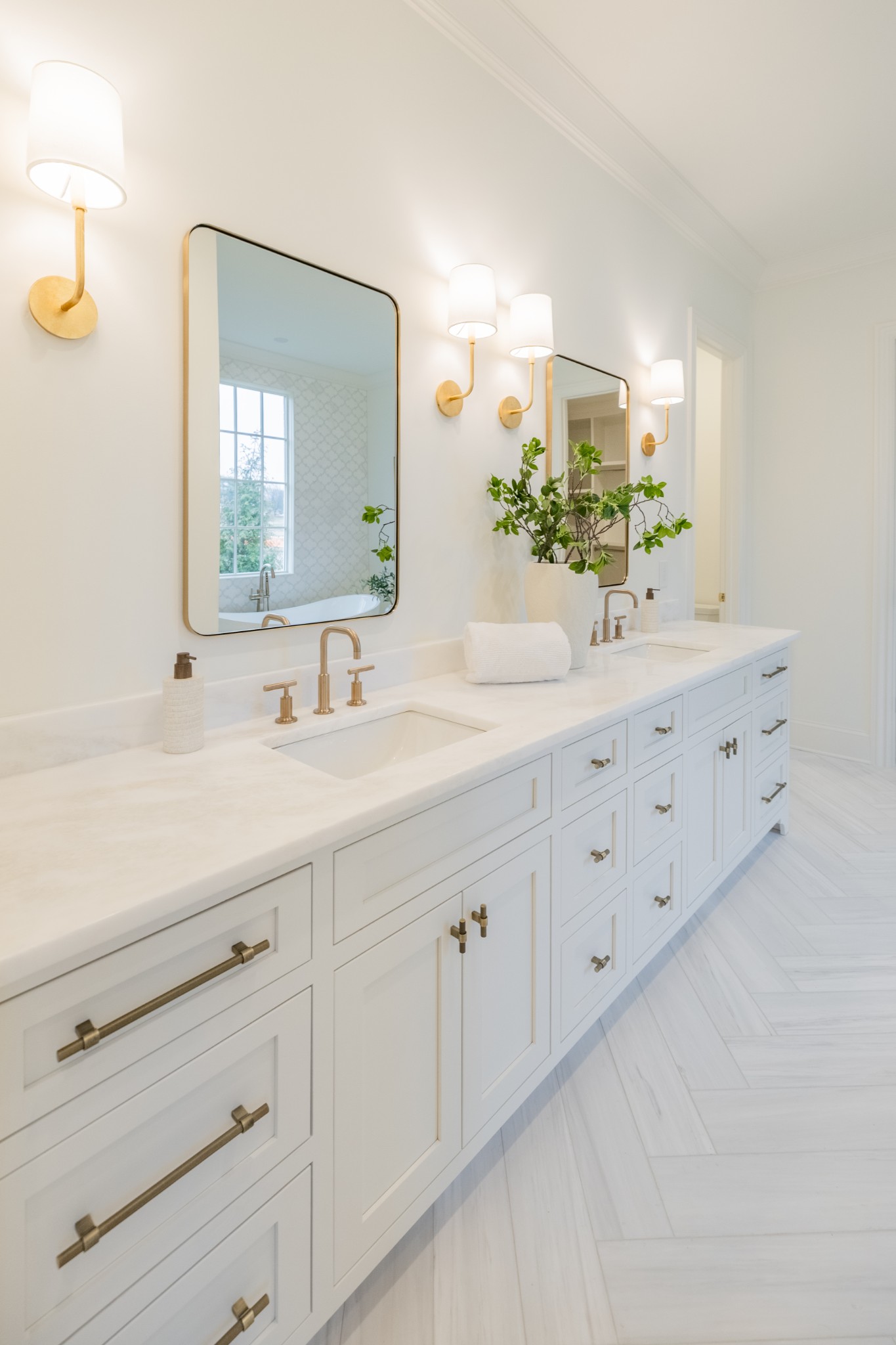 6034 Frazier Park Ln