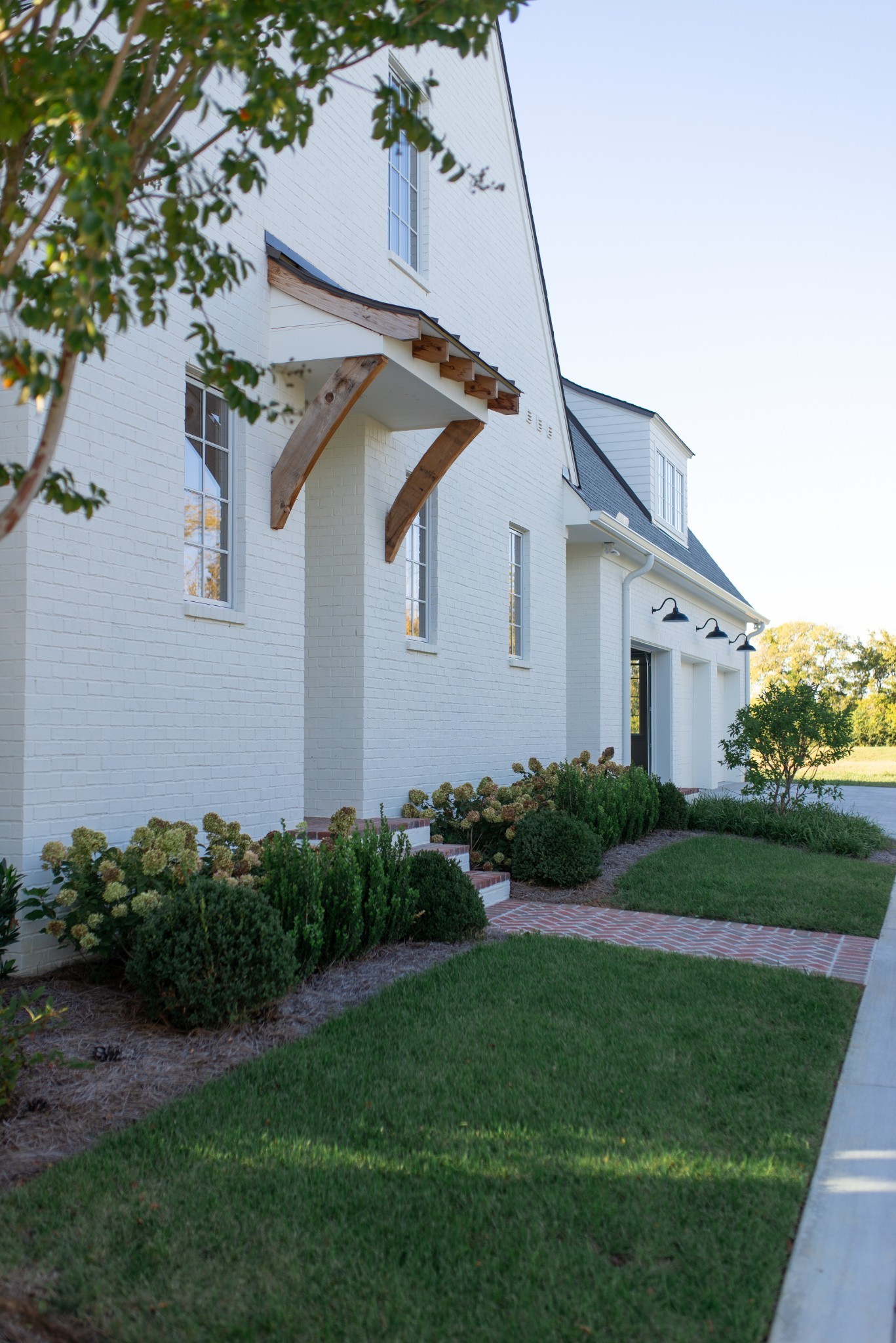 6034 Frazier Park Ln