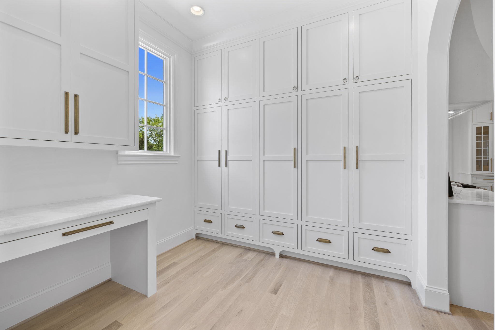 6034 Frazier Park Ln