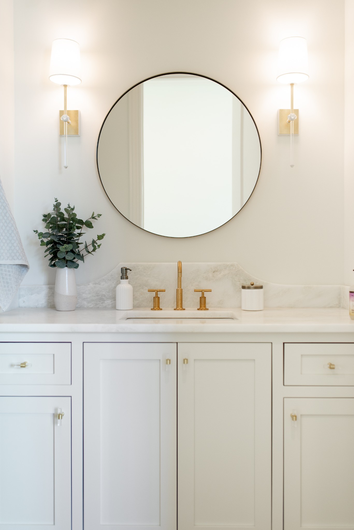 6034 Frazier Park Ln