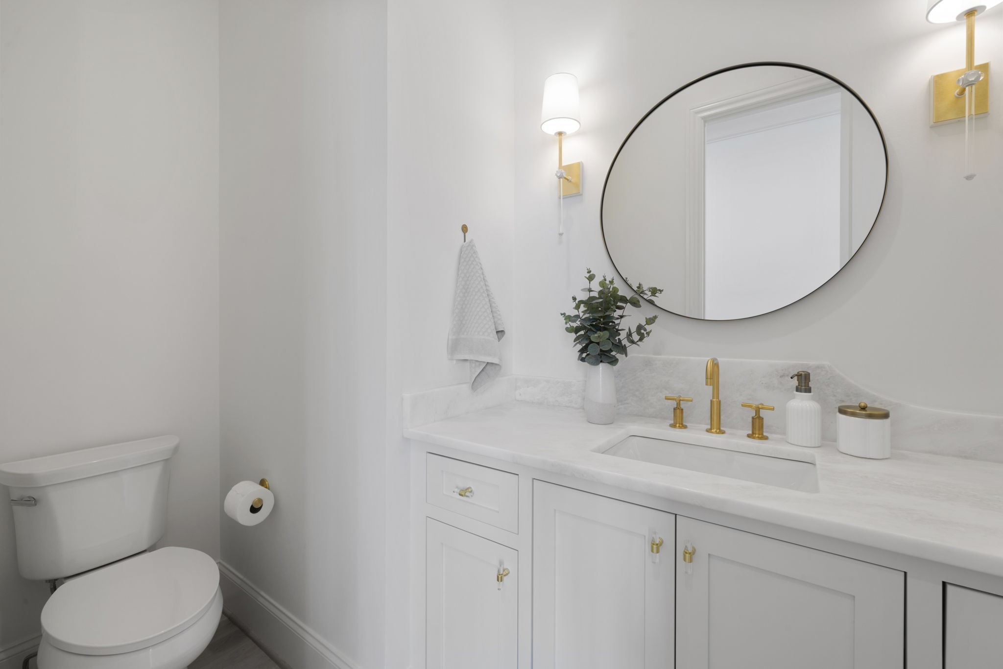 6034 Frazier Park Ln