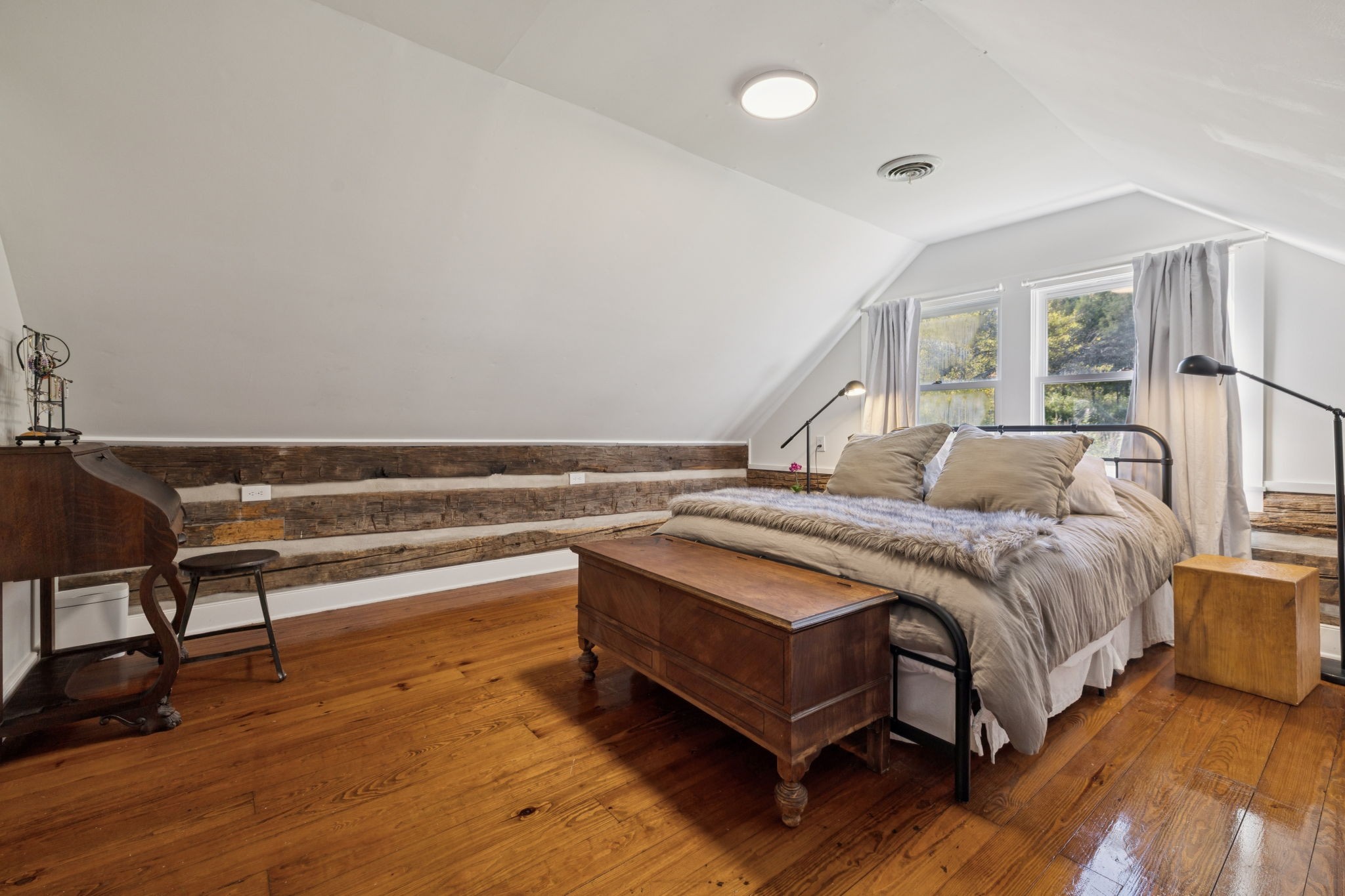 2060 Old Hillsboro Rd