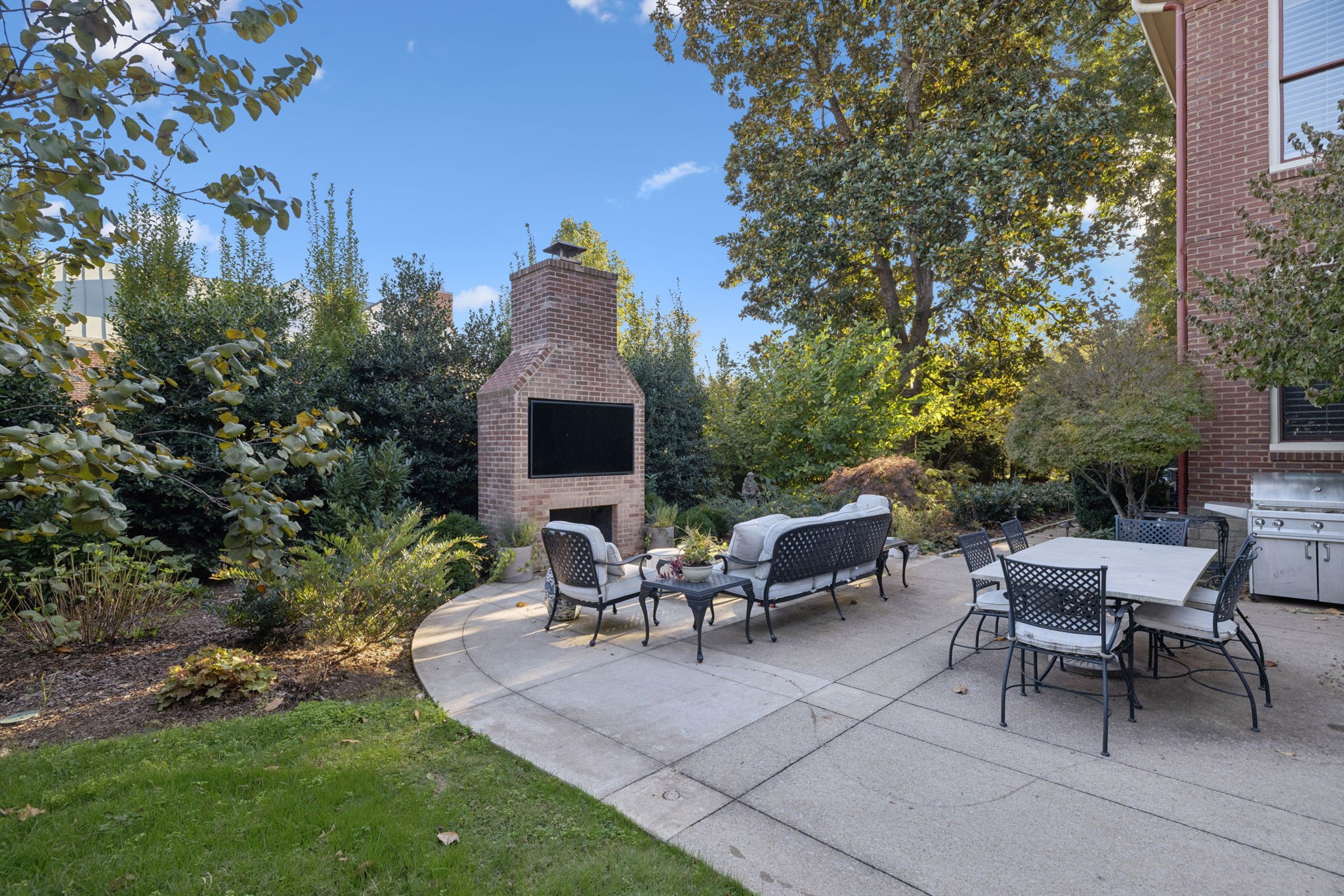 214 3rd Ave, S