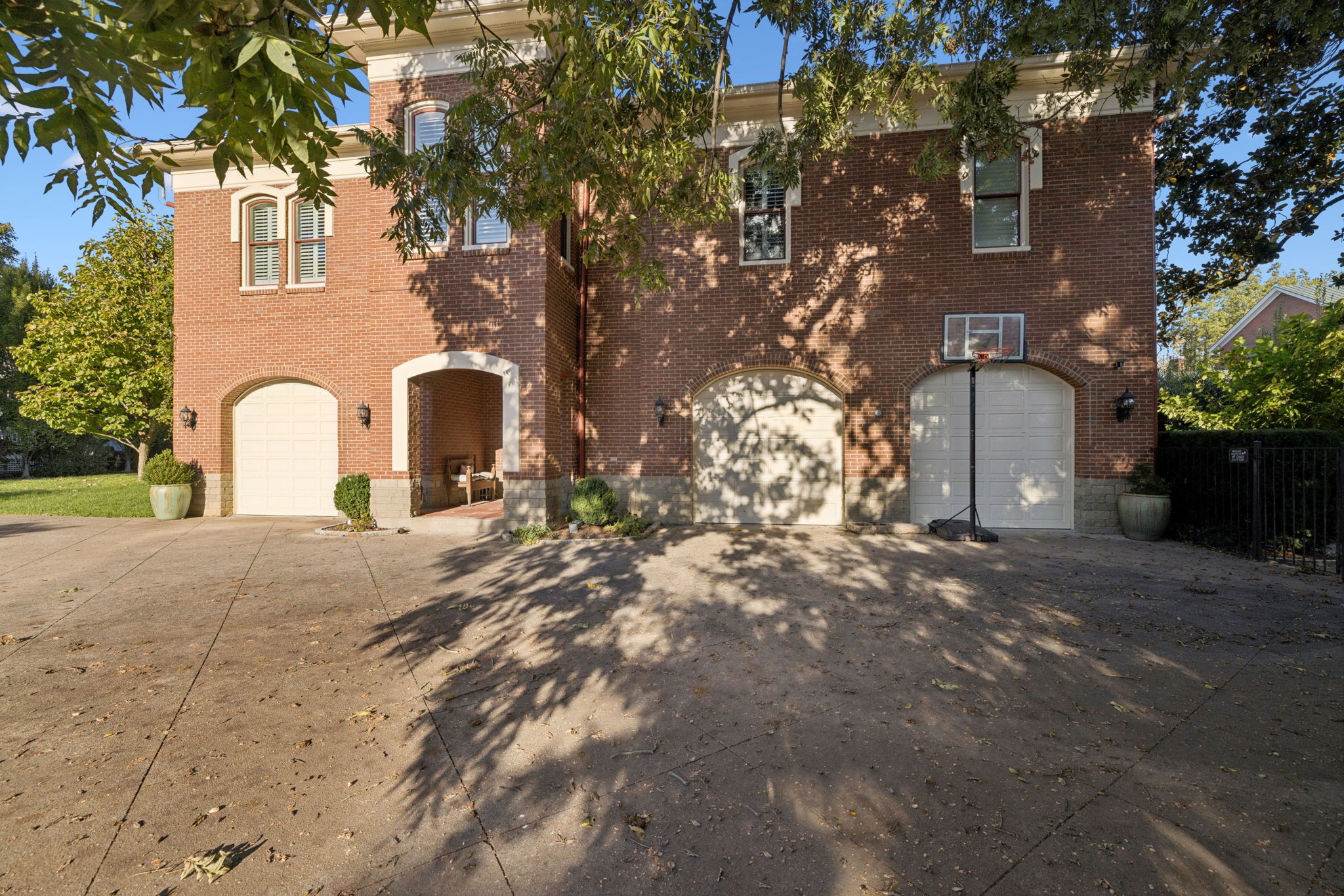 214 3rd Ave, S