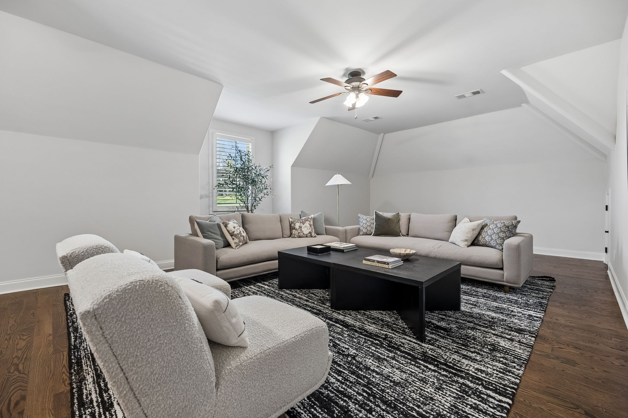 7201 Prairie Falcon Dr