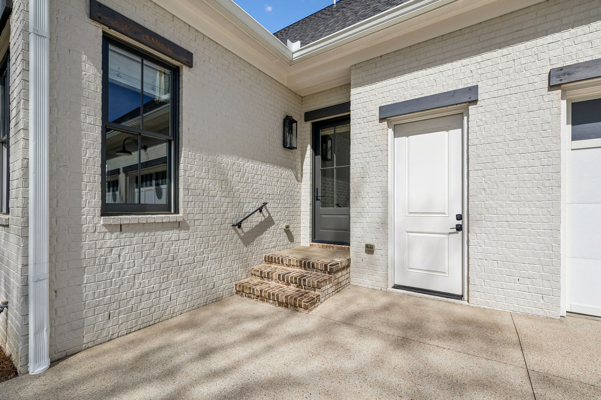 403 Cornwall Dr