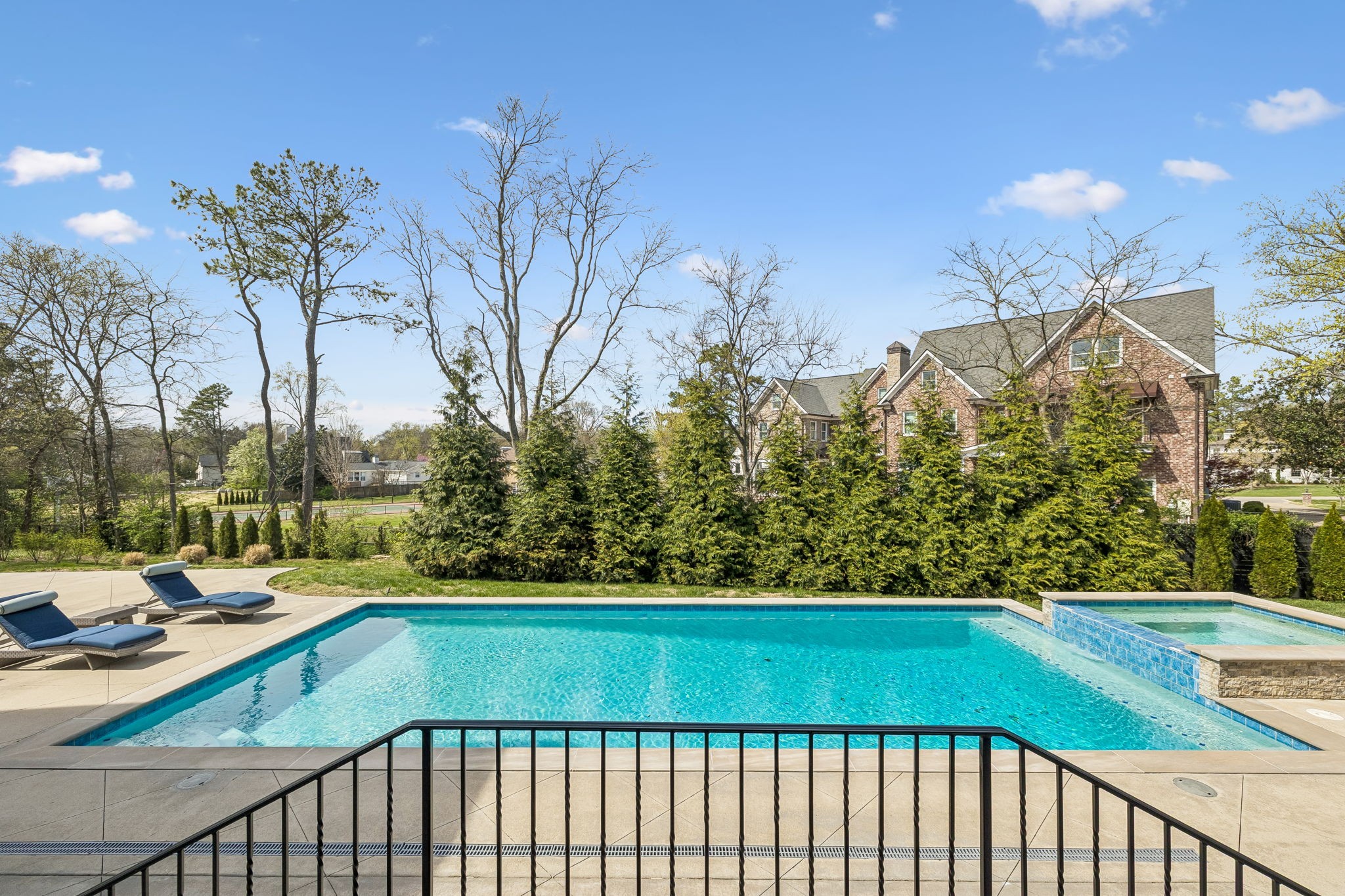 403 Cornwall Dr