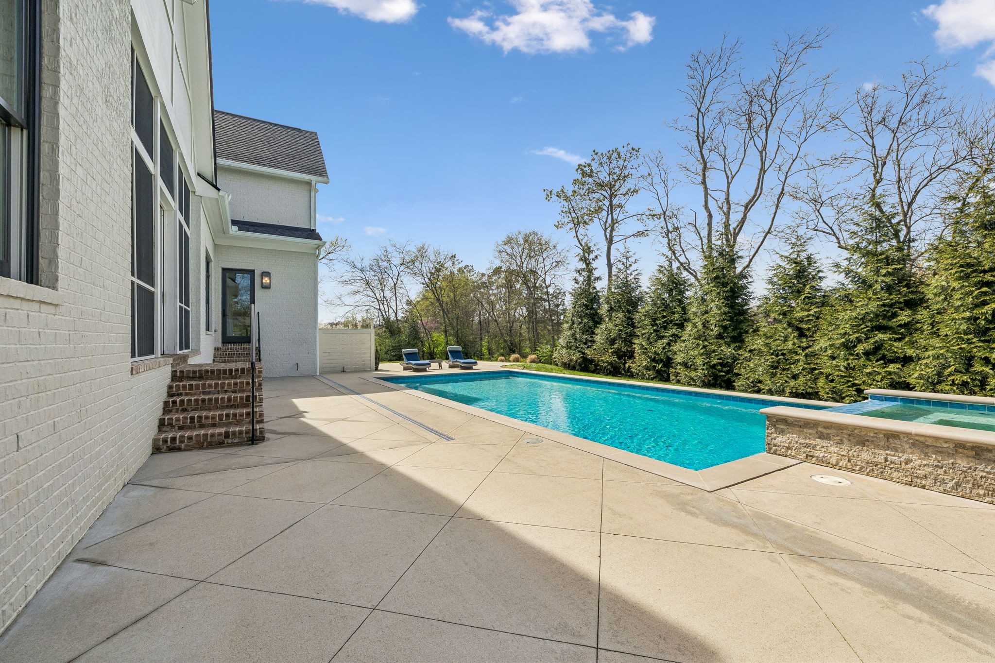 403 Cornwall Dr