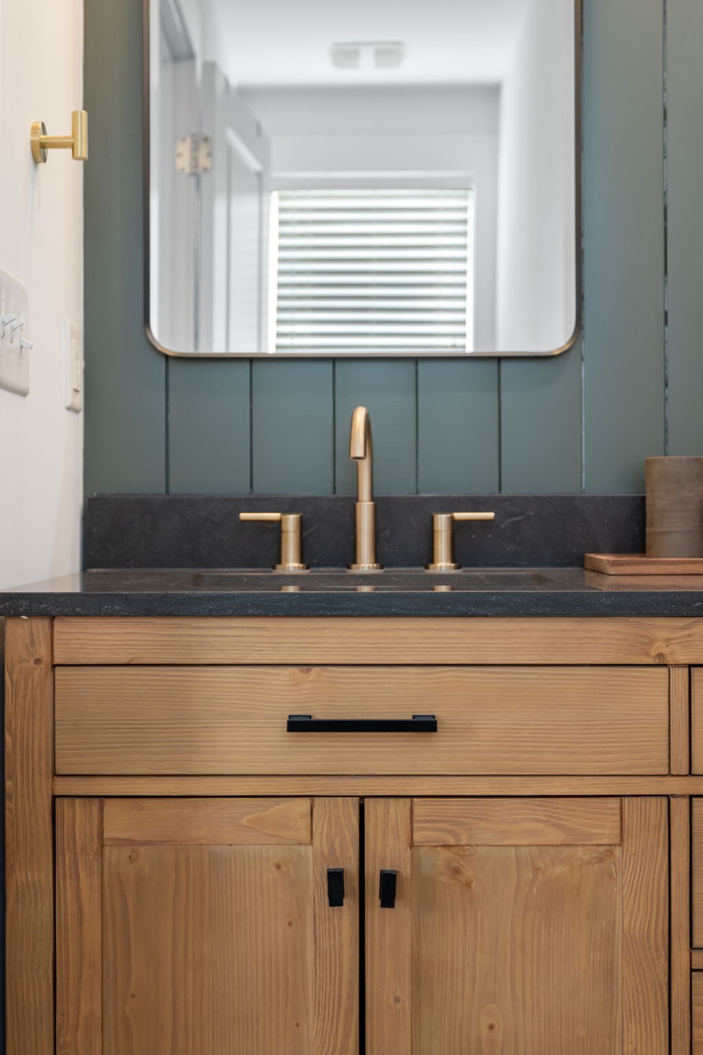 413 Van Buren St Unit: 101