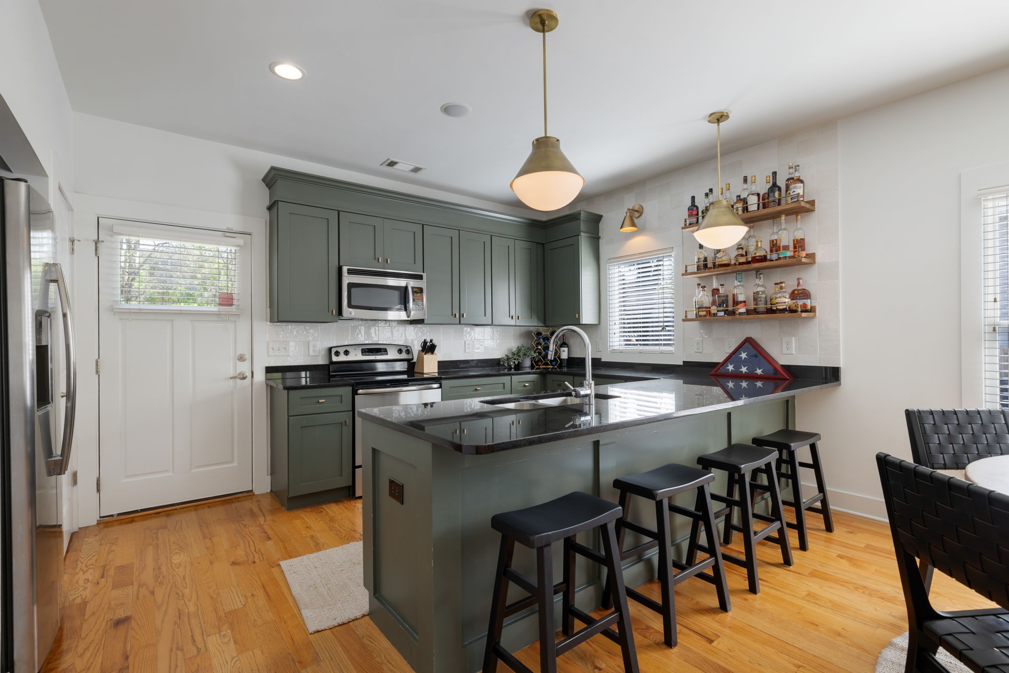 413 Van Buren St Unit: 101