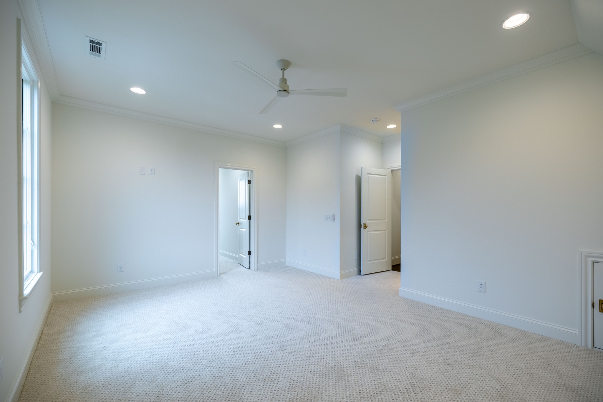 6035 Frazier Park Ln