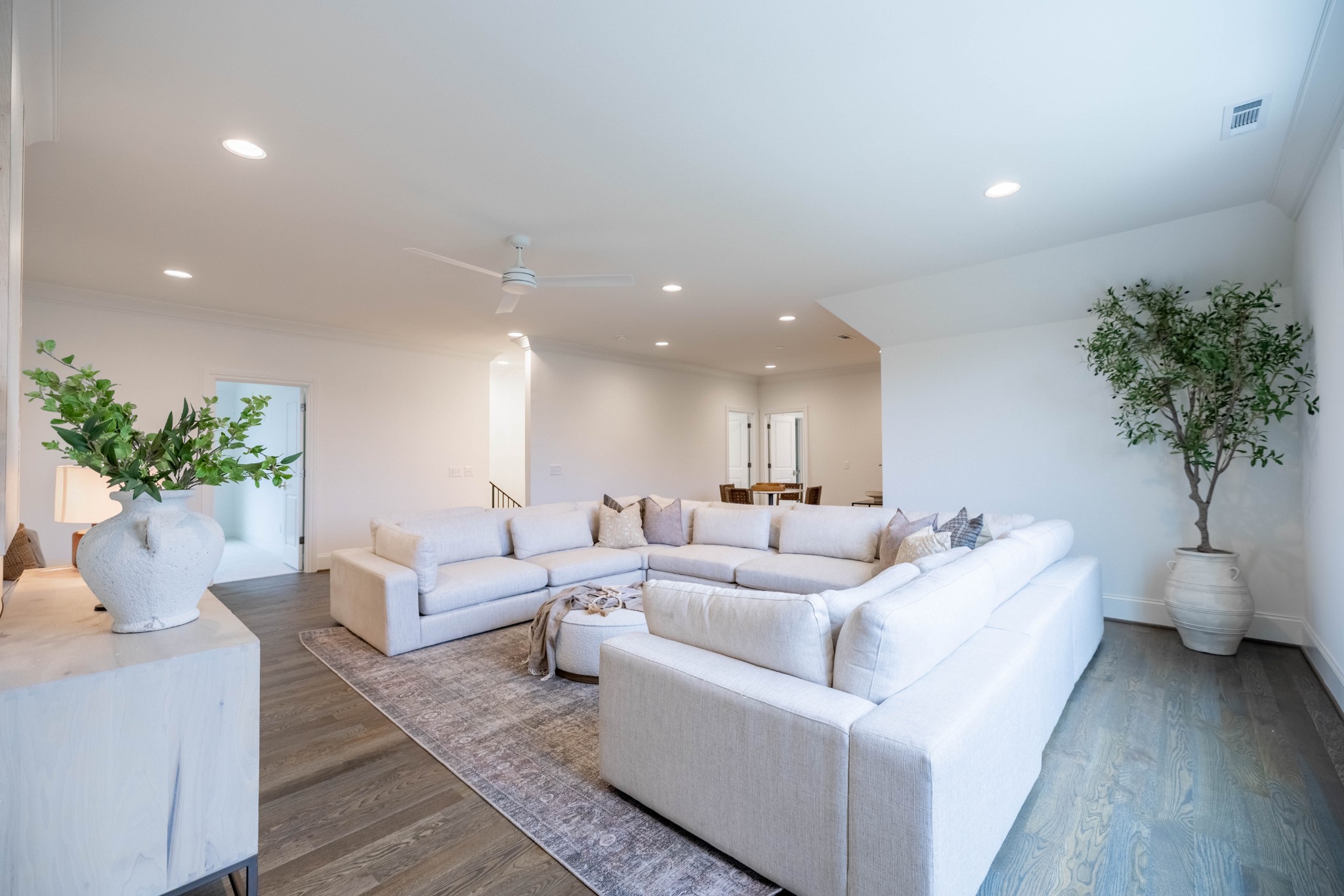 6035 Frazier Park Ln