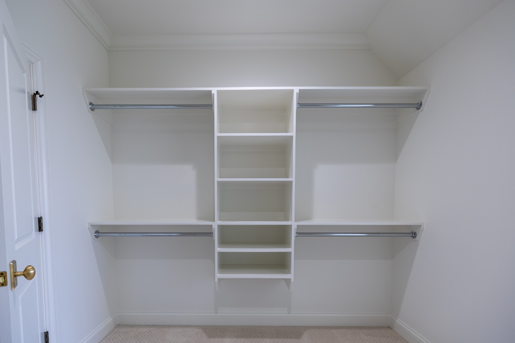 6035 Frazier Park Ln