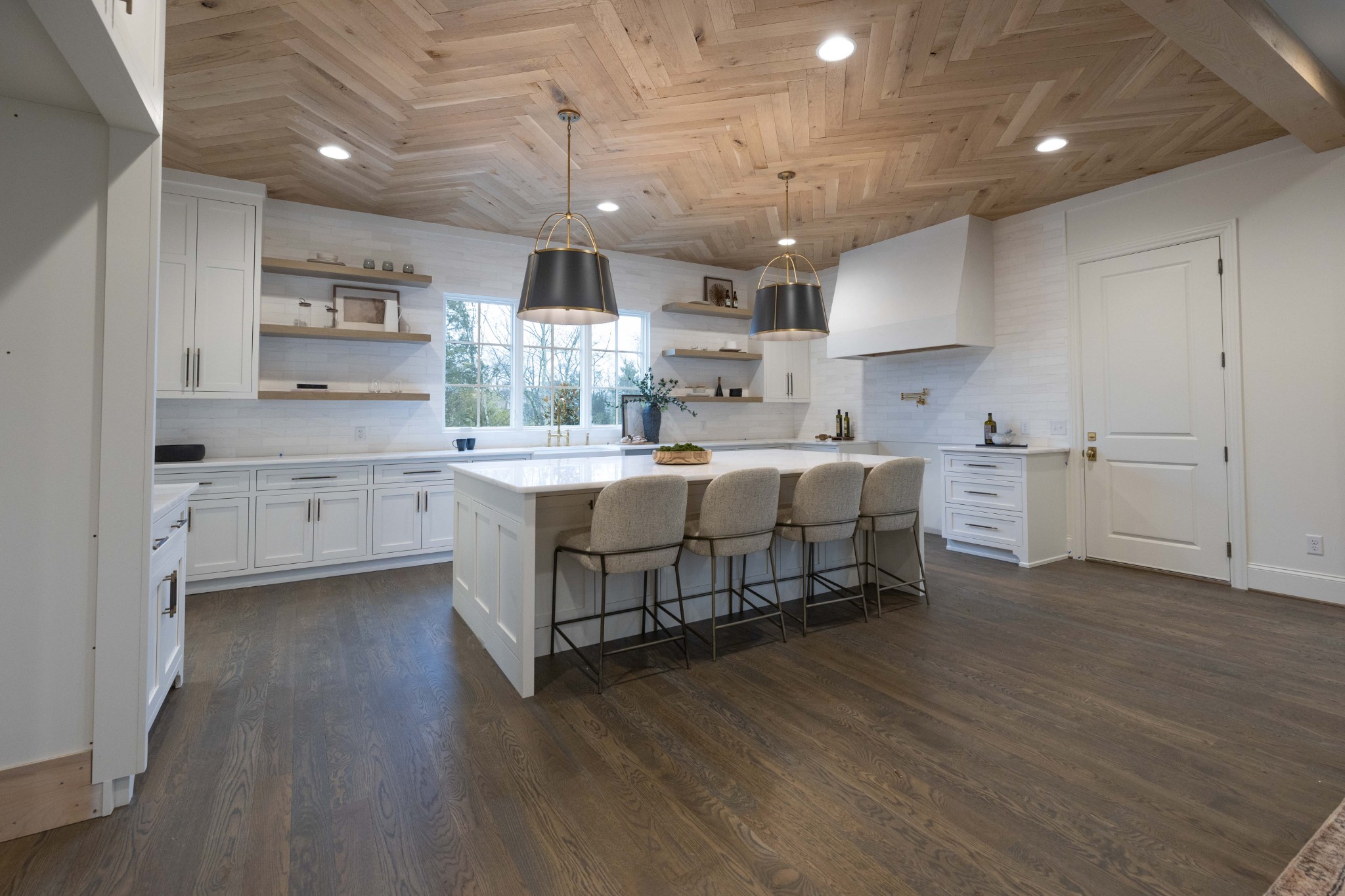 6035 Frazier Park Ln