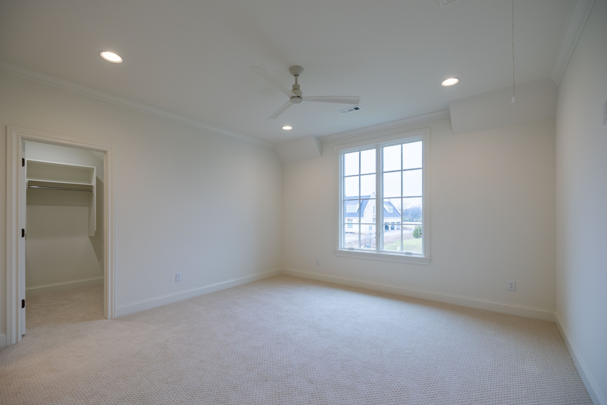 6035 Frazier Park Ln