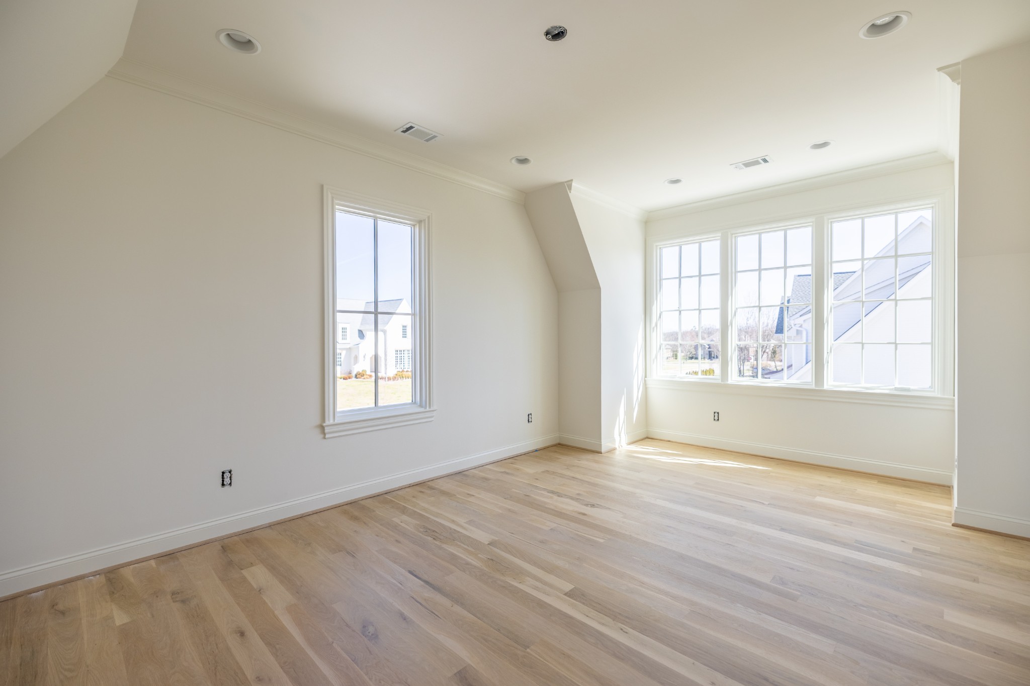 6033 Frazier Park Ln