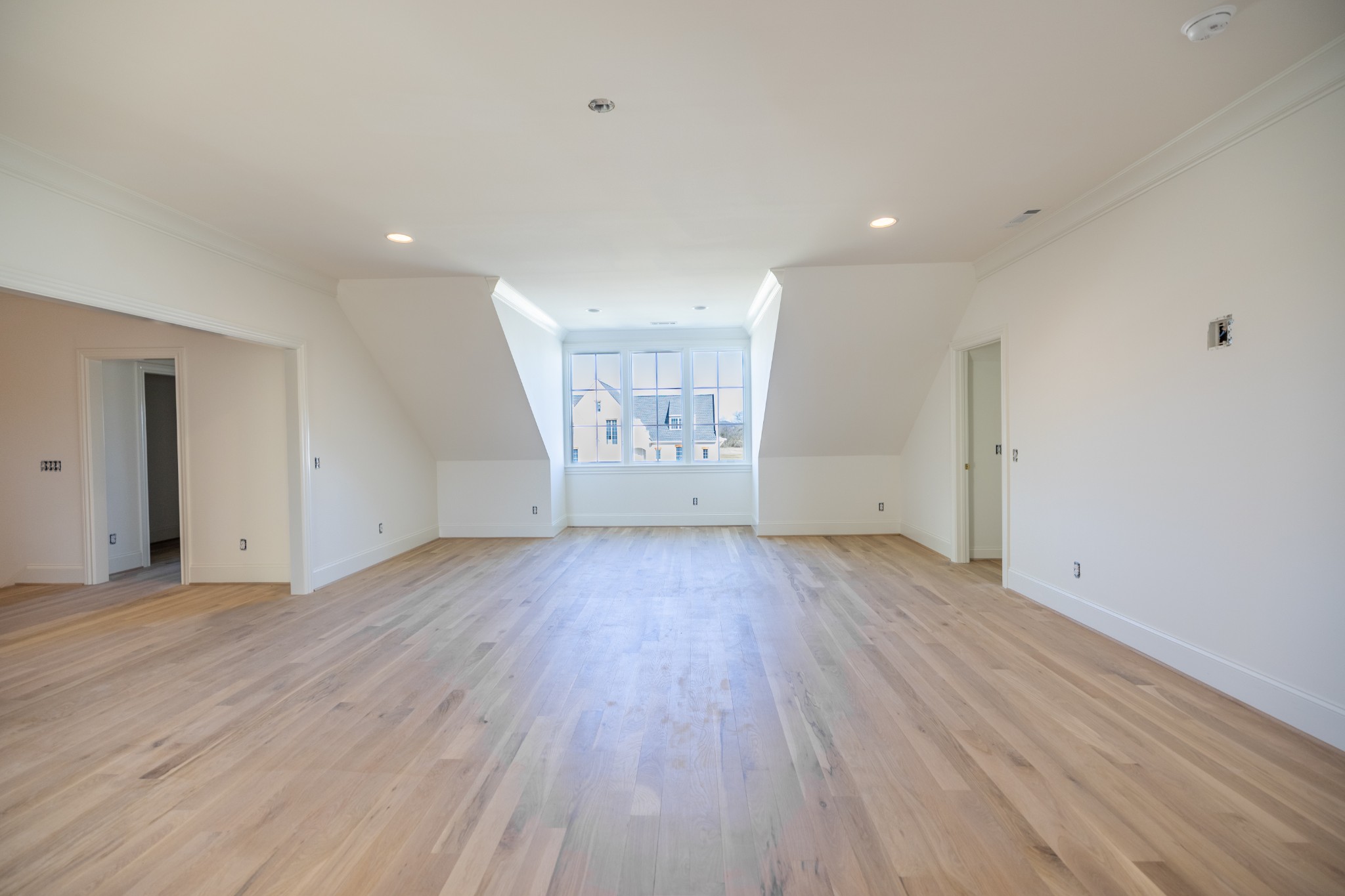 6033 Frazier Park Ln