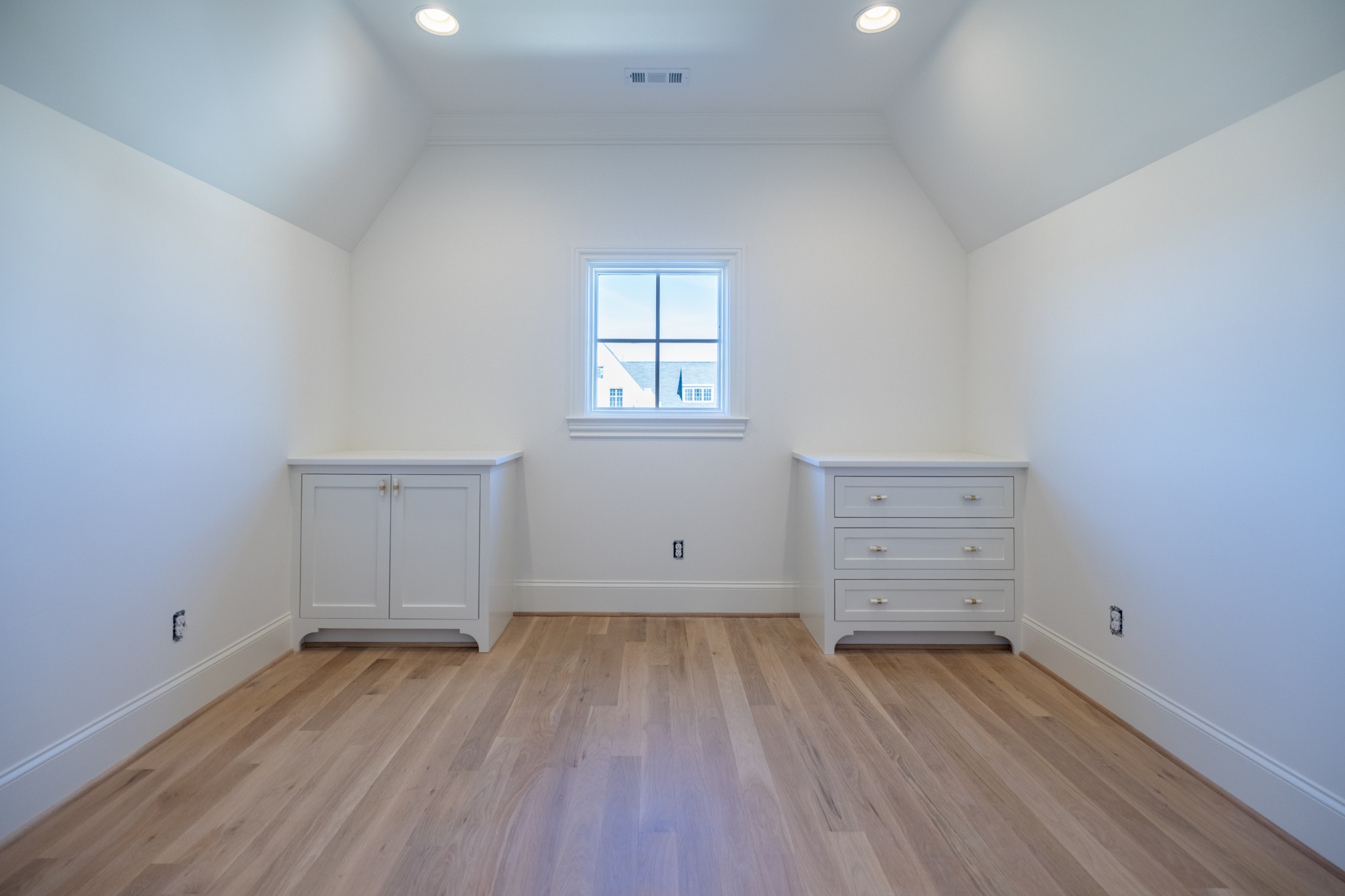 6033 Frazier Park Ln