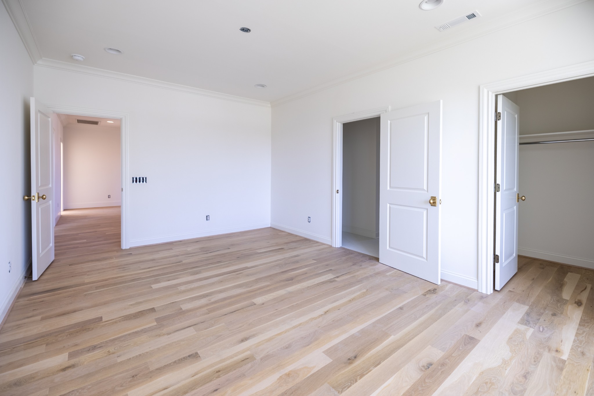 6033 Frazier Park Ln