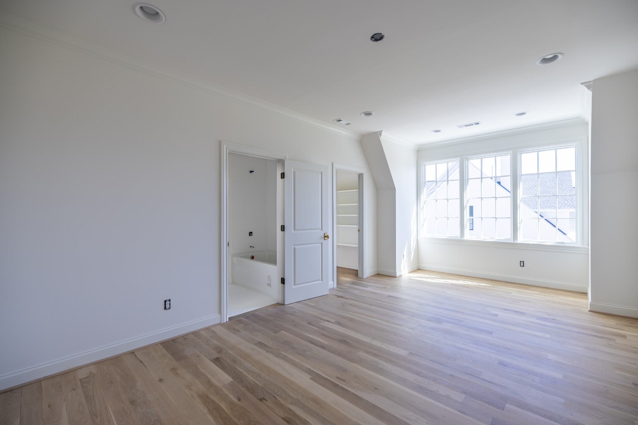 6033 Frazier Park Ln