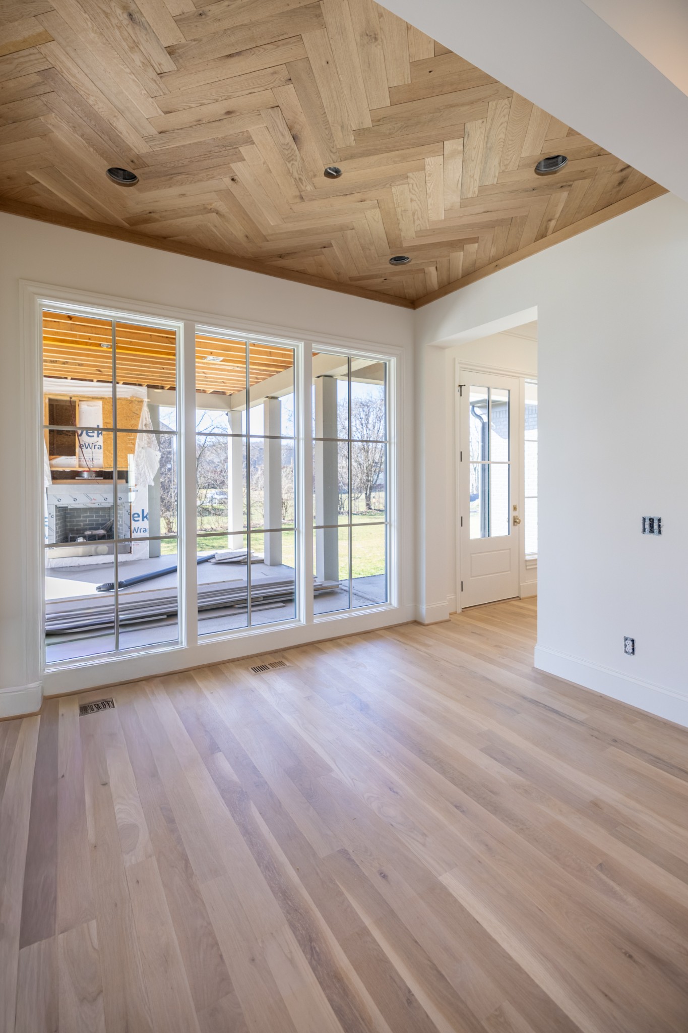 6033 Frazier Park Ln