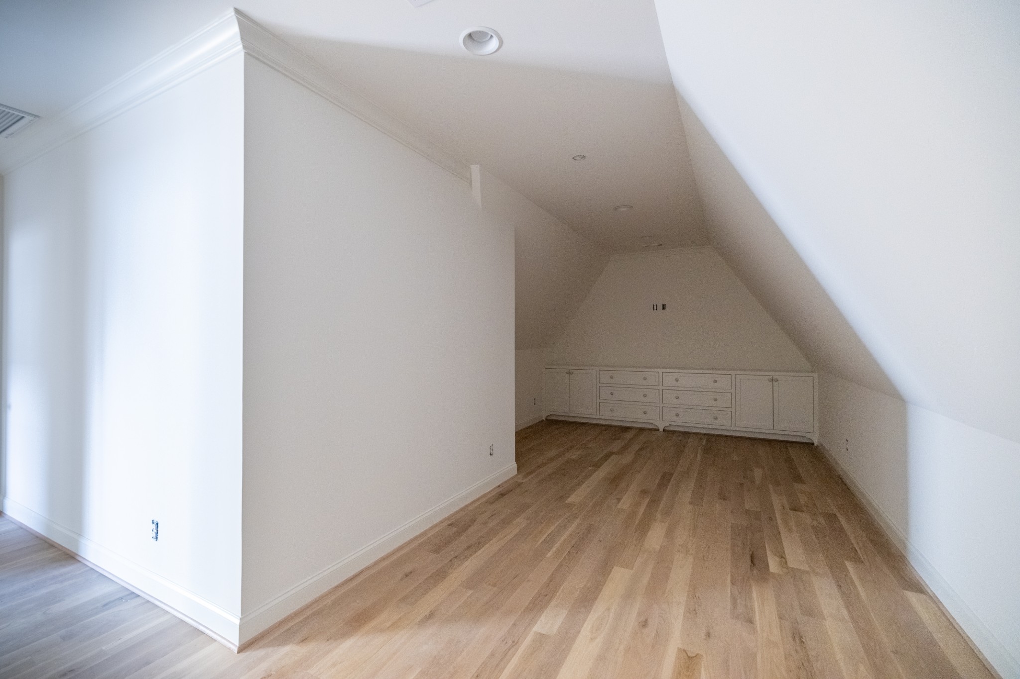 6033 Frazier Park Ln