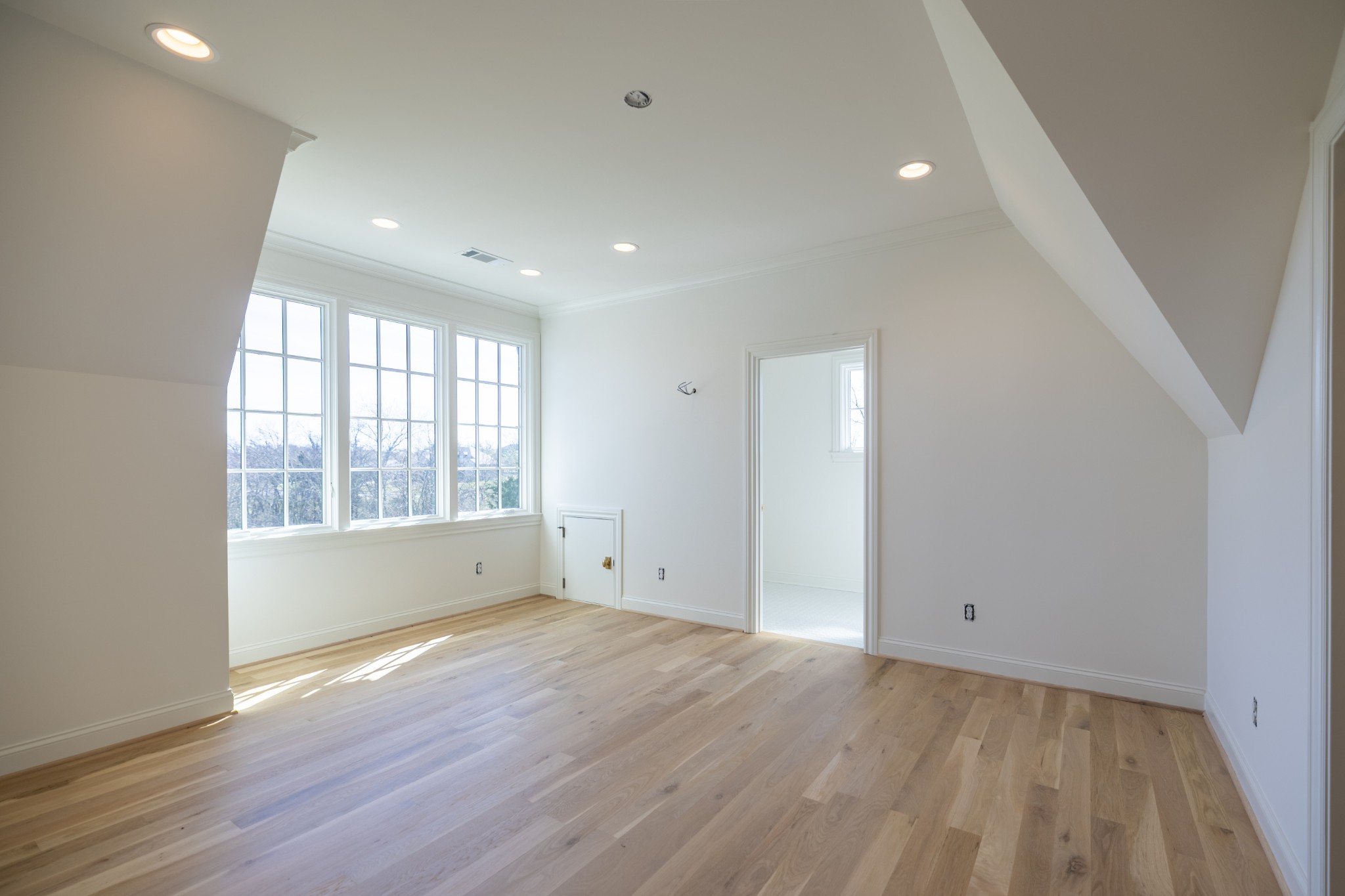 6033 Frazier Park Ln