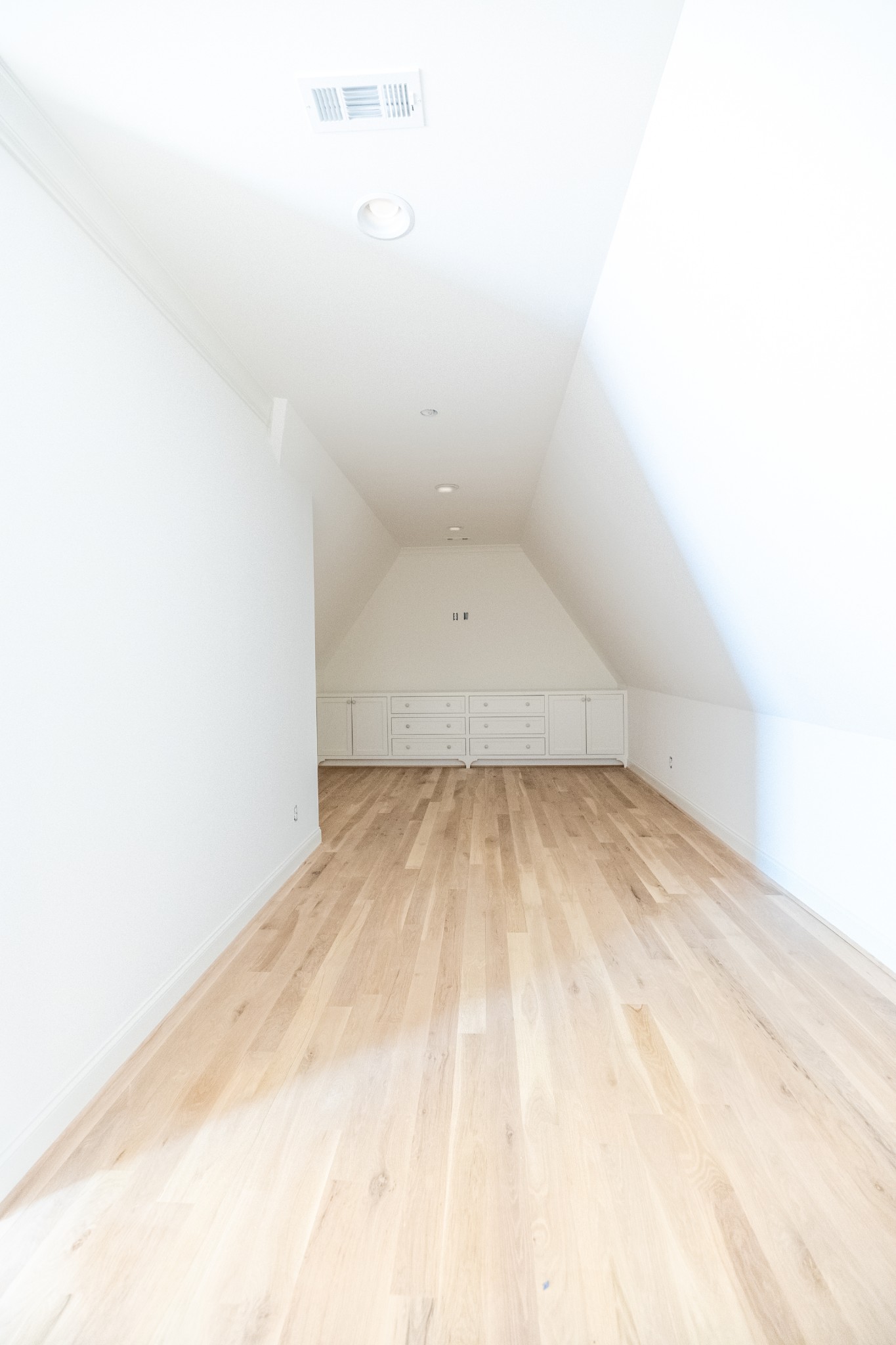 6033 Frazier Park Ln