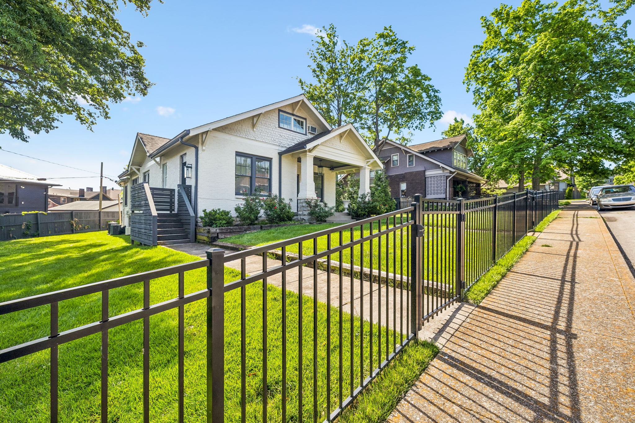 2200 Oakland Ave