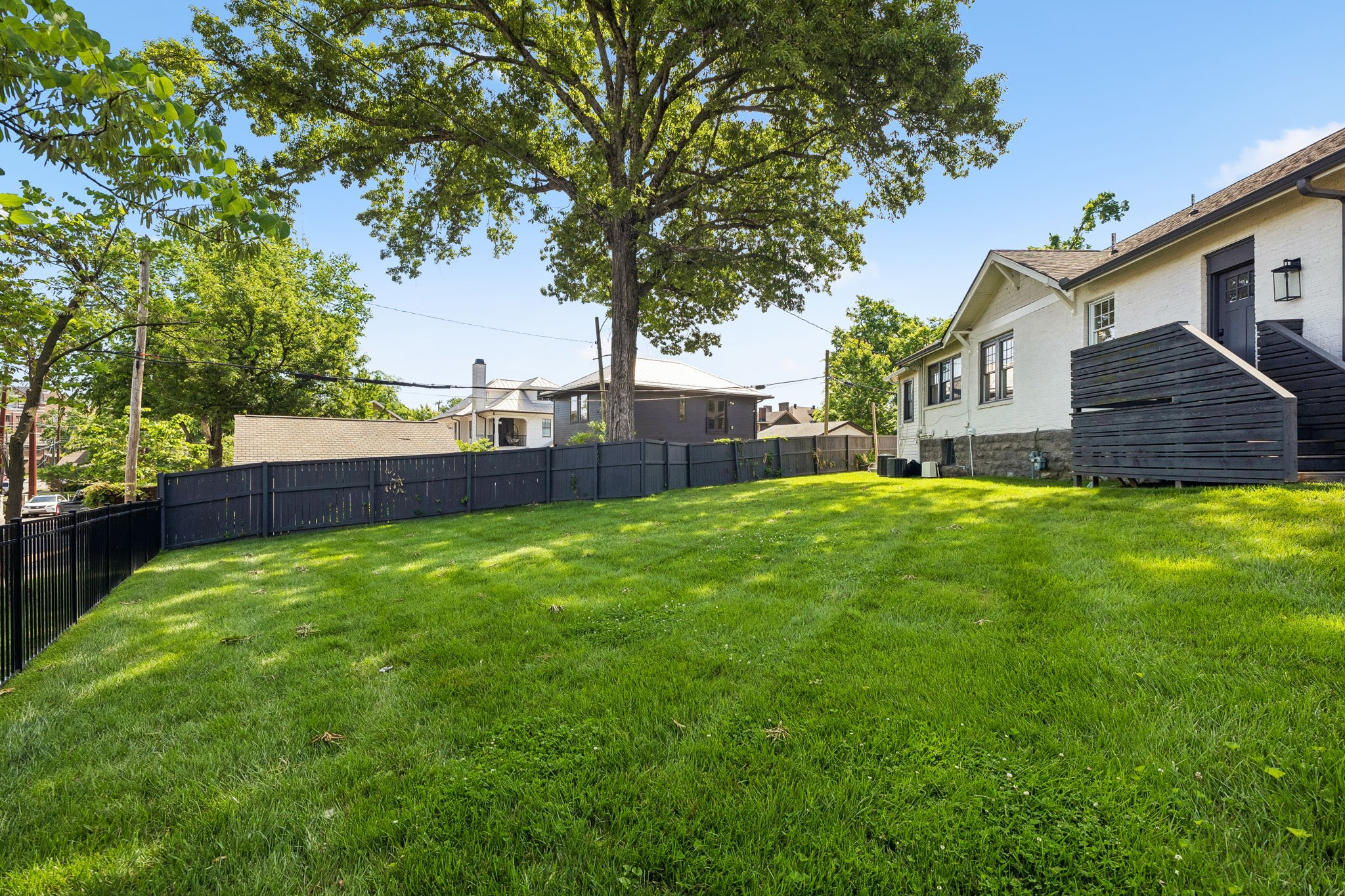 2200 Oakland Ave