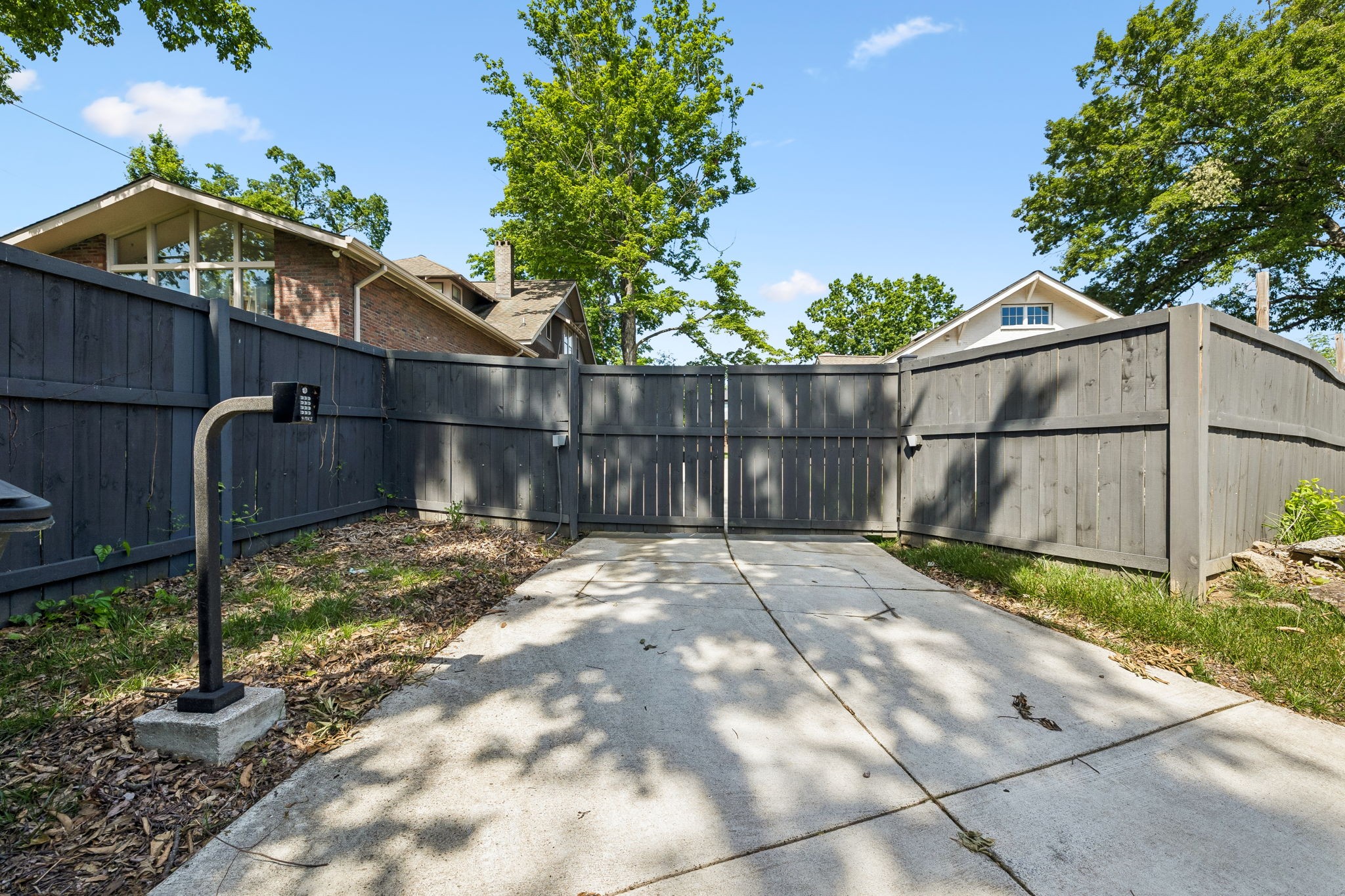 2200 Oakland Ave