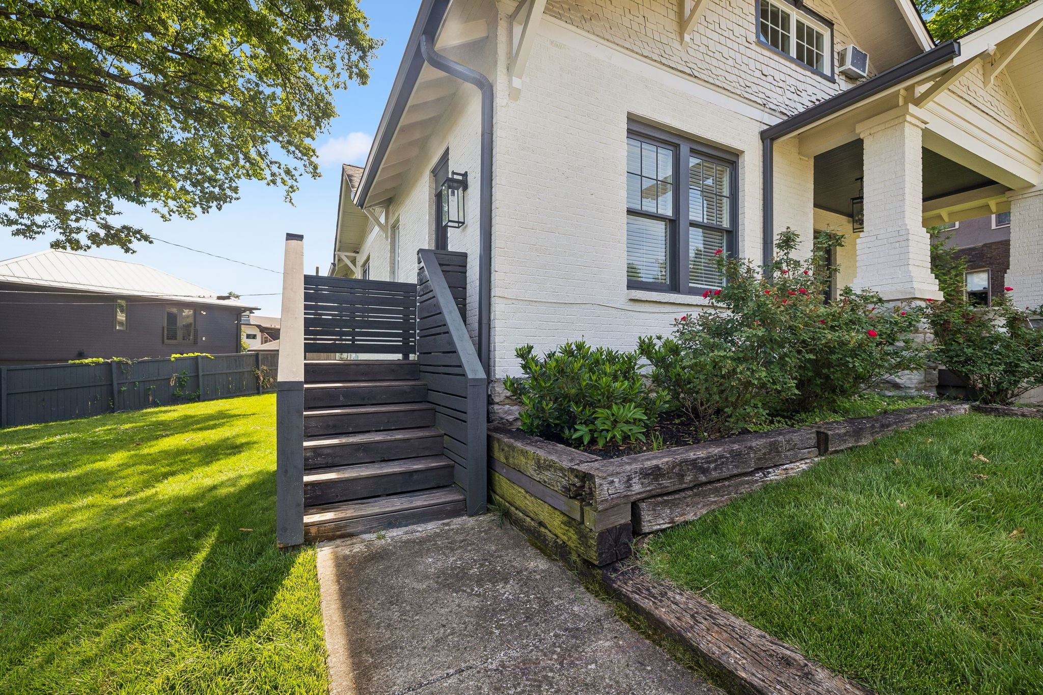 2200 Oakland Ave