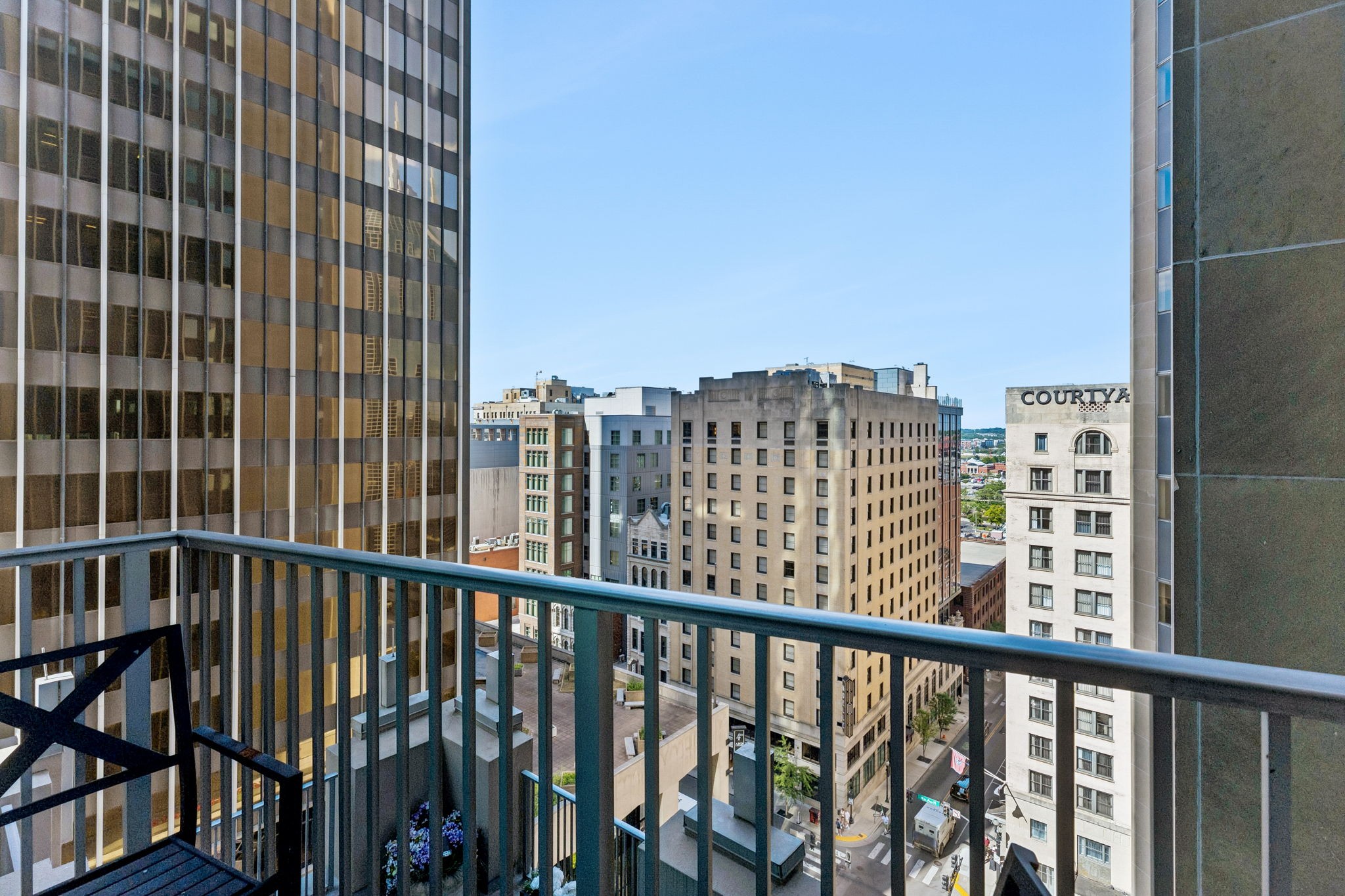 415 Church St Unit: 1103