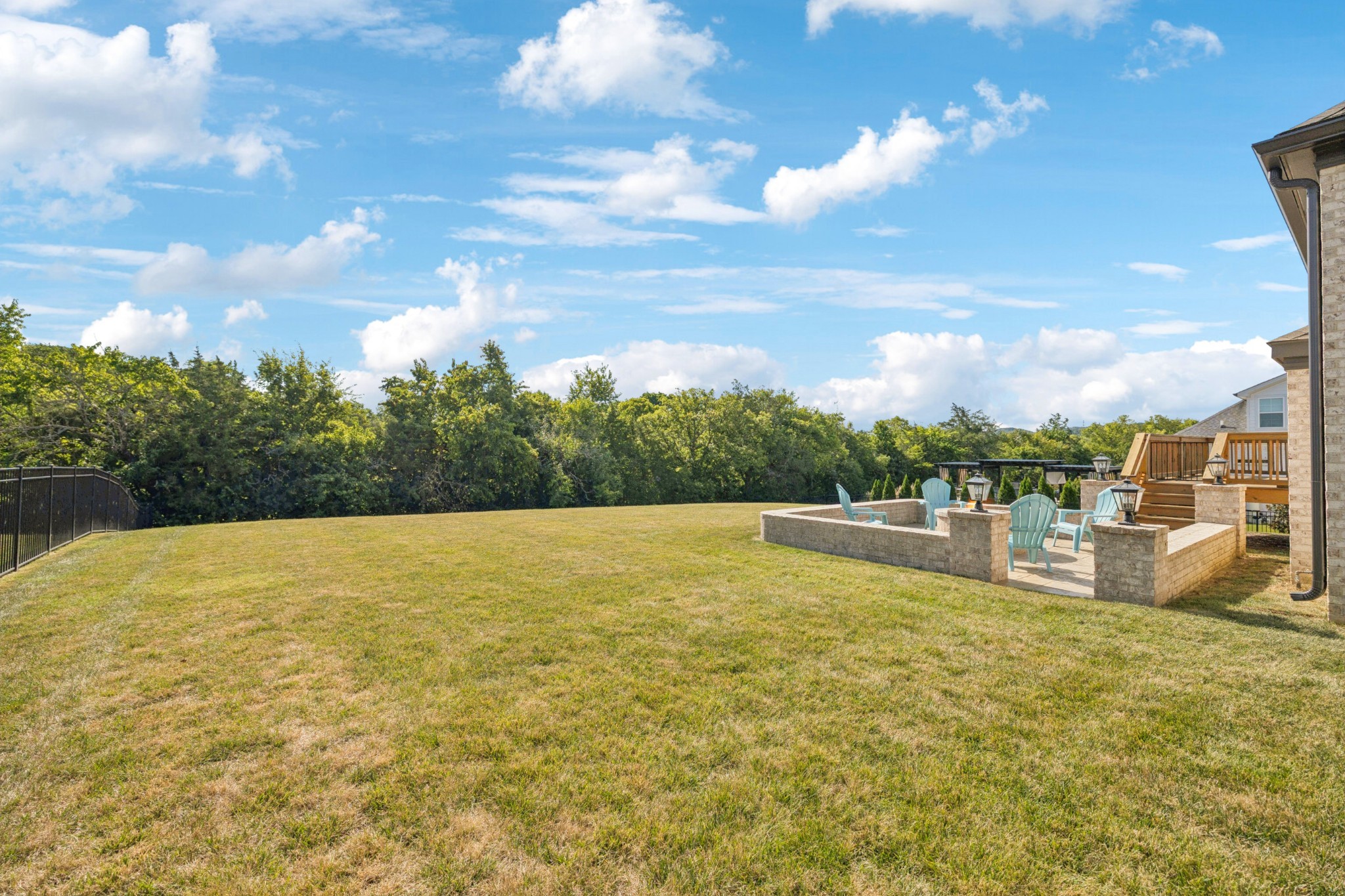 238 Bishops Gate Dr