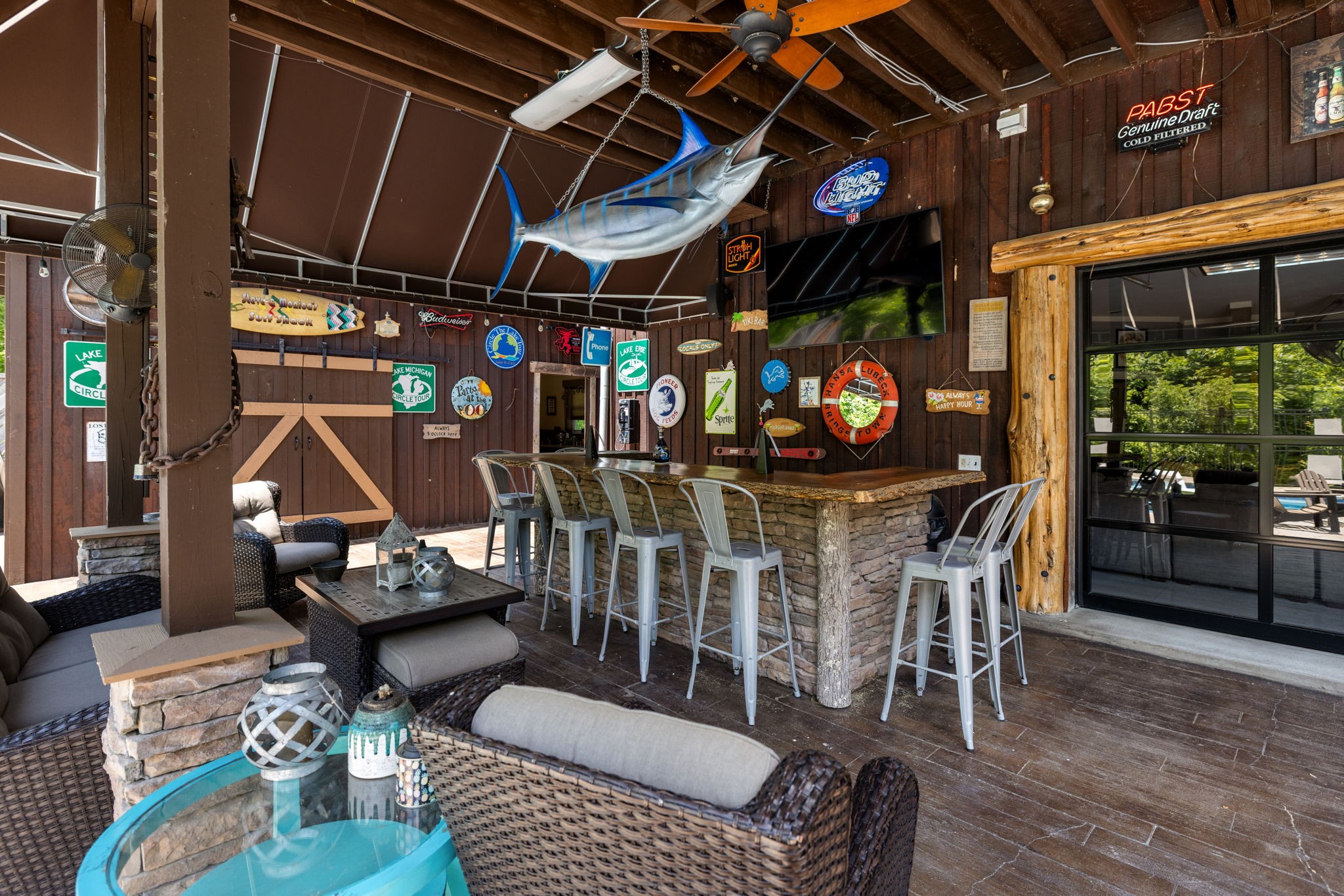 7646 Highway 100